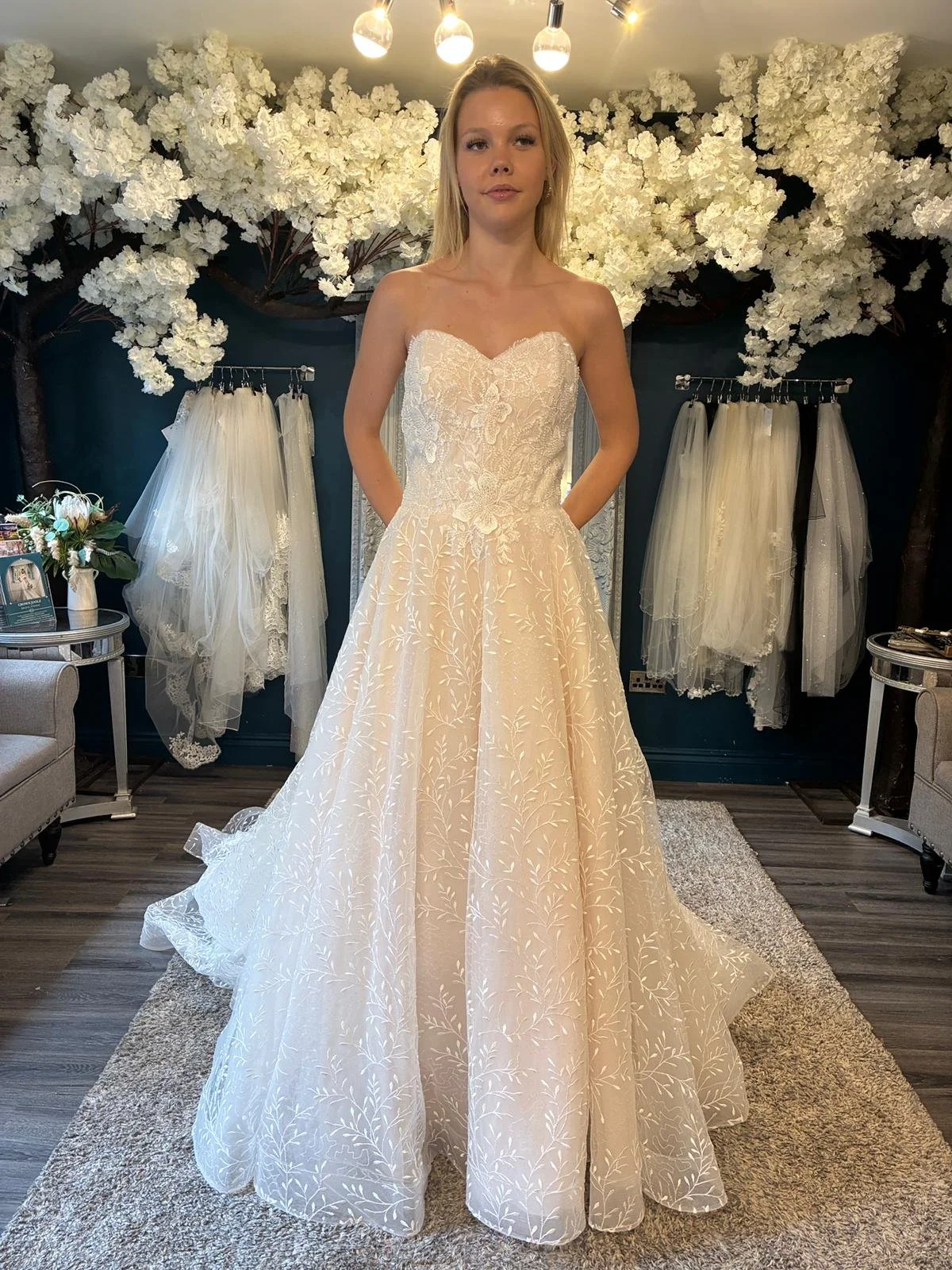 Canada Size 14 £1599
Free Alterations & Accessories of £329