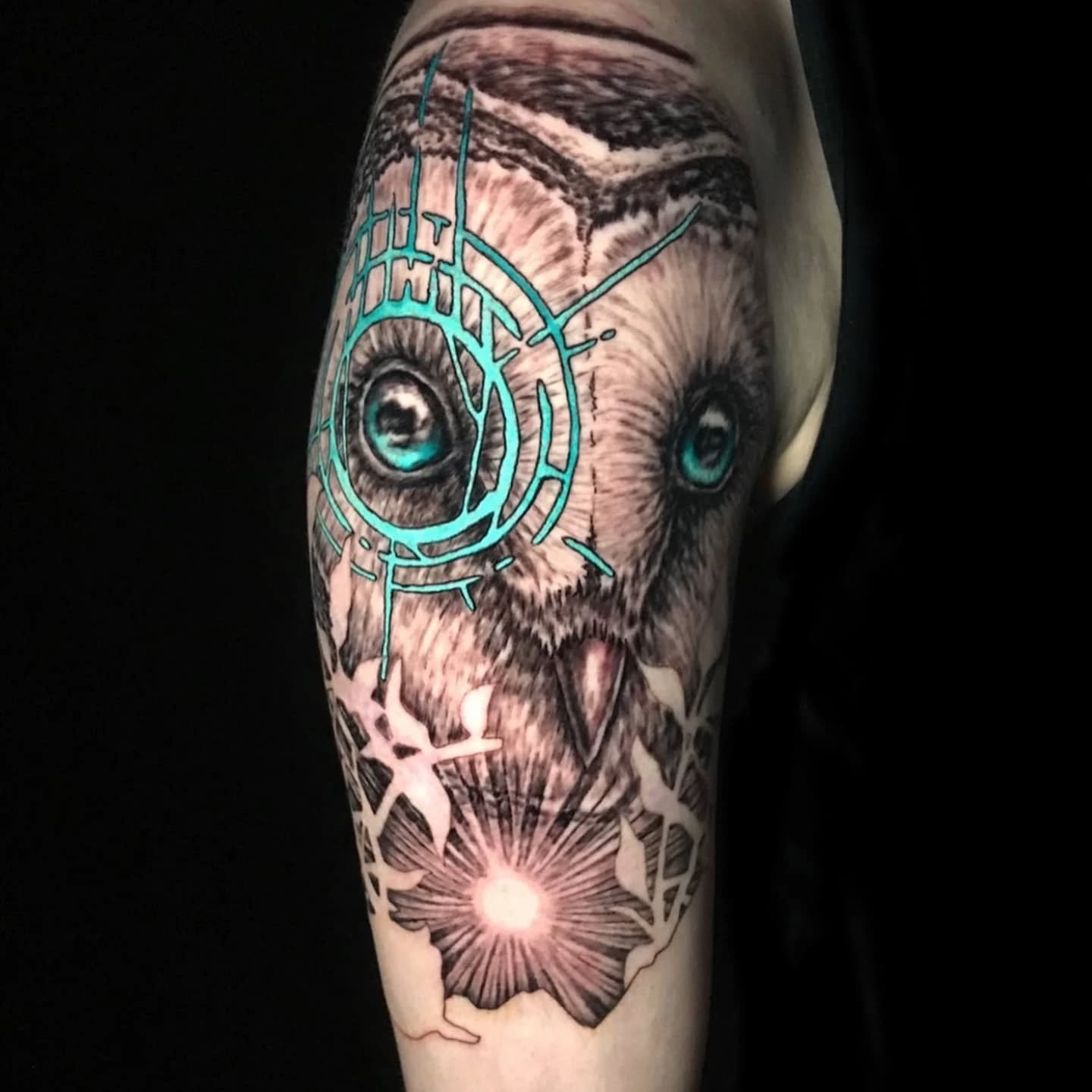 ✨Artist spotlight✨ : Chasco @chascodude
Chasco got started tattooing while attending college for his bachelor's in fine art. Between classes he was tattooing any and all friends that would let him. Over the course of 10 years Chasco has mastered his 