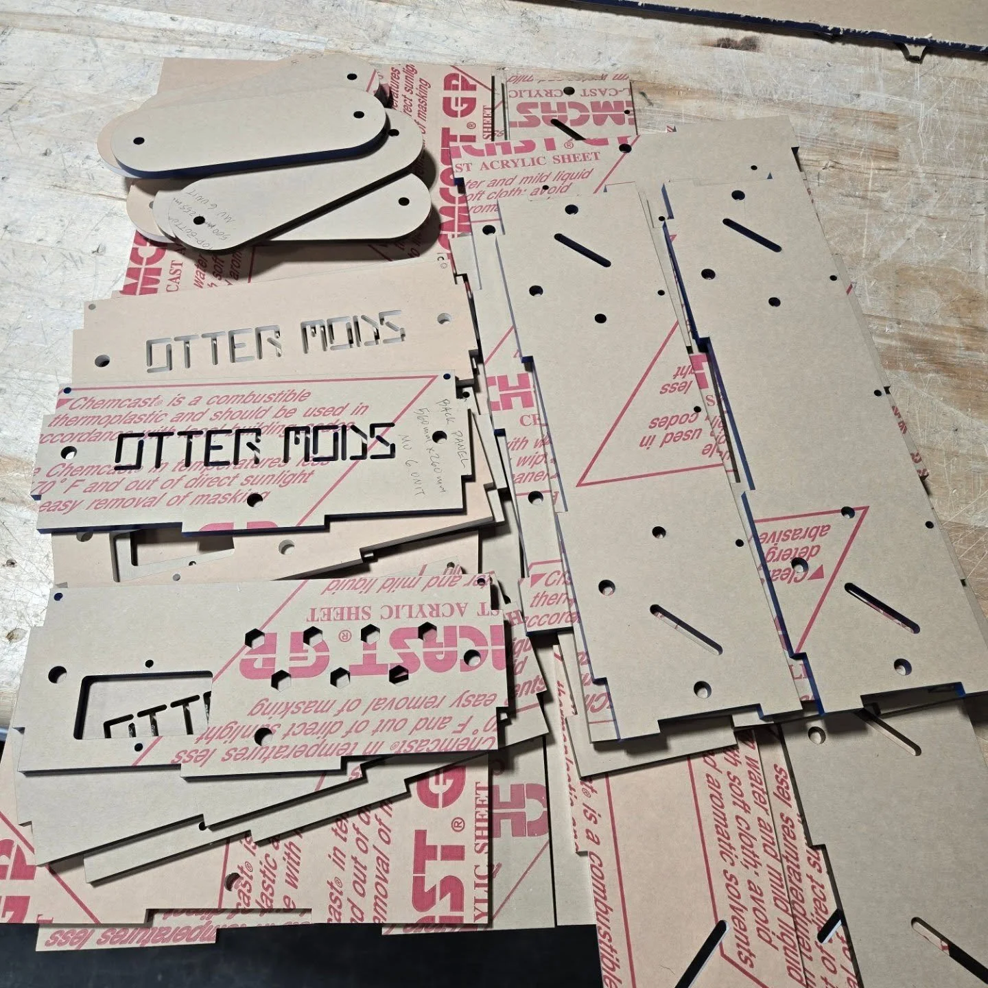 Sneak peek of new project in the works (well more like developing an old workflow). More coming soon.
#eurorackmodular #largeformatmodular #ottermodular