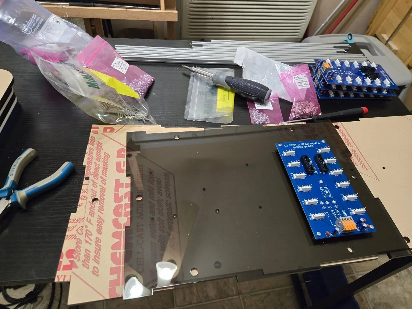 Assembly has begun...
#ottermodular #largeformatmodular #eurorackmodular