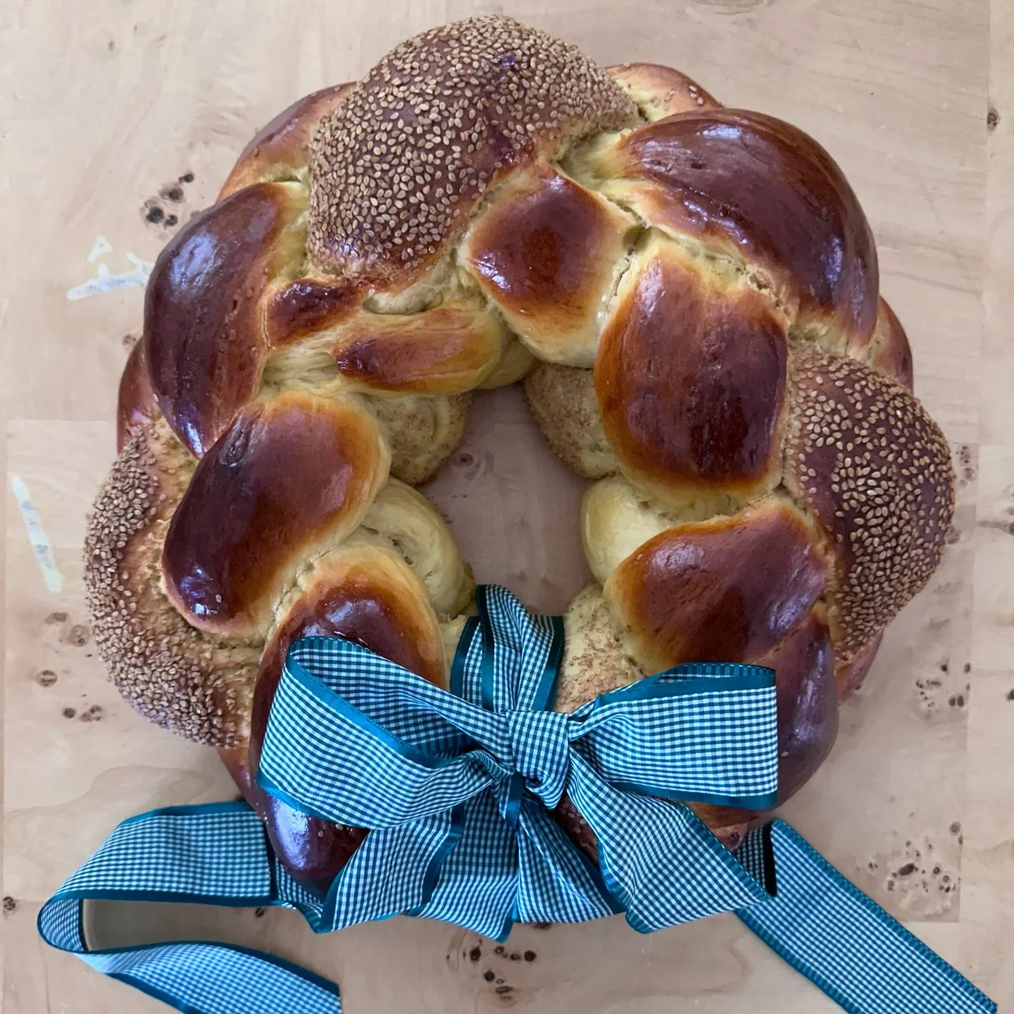 The holiday season is in full swing!!! Challah wreaths and menorahs are up on the website now for all of your hosting needs. Wishing a very happy (and the least chaotic) holiday season to all! 🤍🤍🤍
