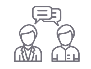 Ícono de consultores conversando, representando a las consultoras que colaboran con Sistelo para brindar soluciones tecnológicas estratégicas a empresas.