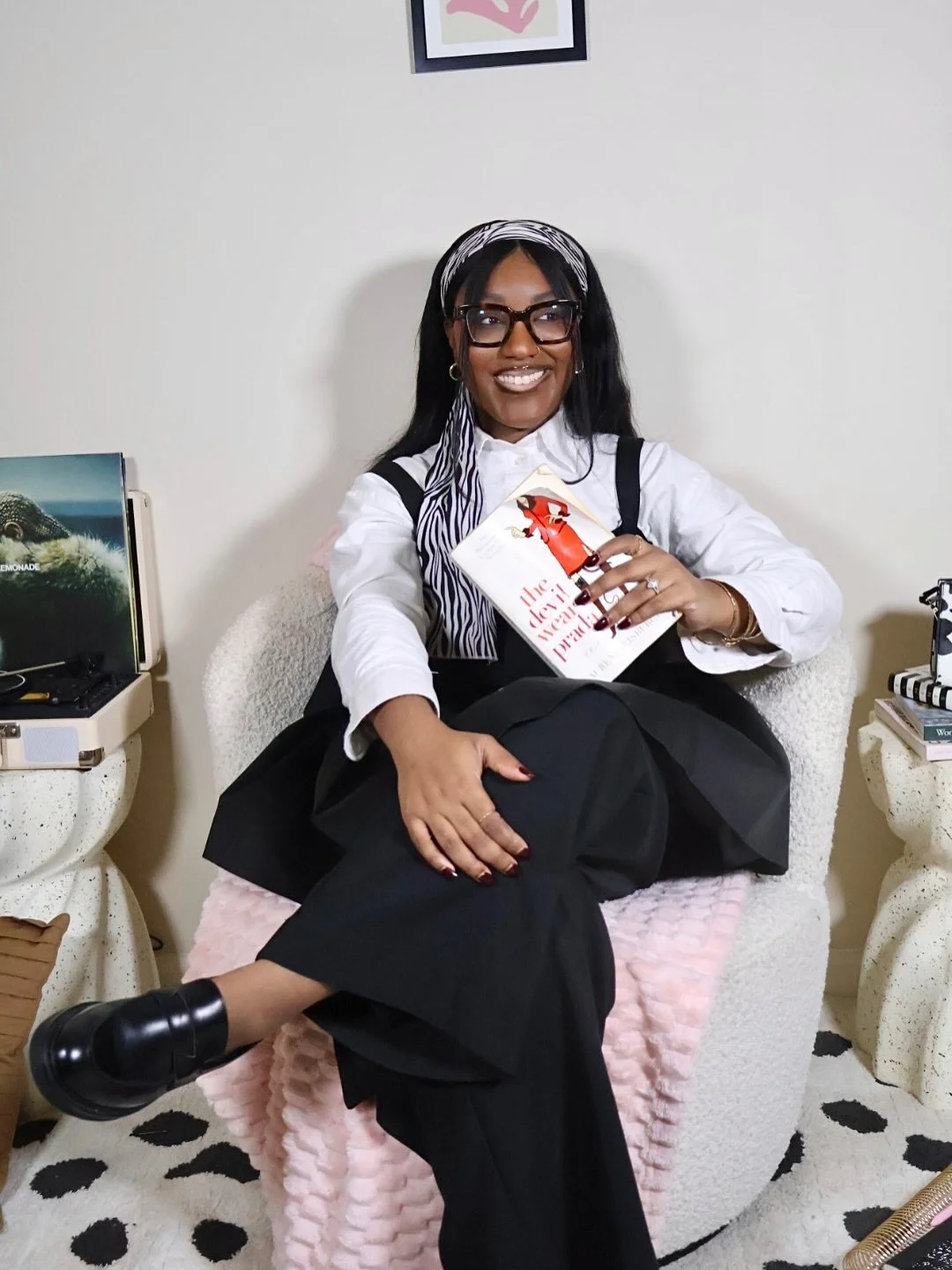 Millennials love The Devil Wears Prada by @laurenweisberger and its adaptations. But, will the film&rsquo;s sequel spark nostalgia and inspo 20 years later? 

#thedevilwearsprada #whattoread #styleinspo #whatimwearingtoday #workootd 

Are you going t