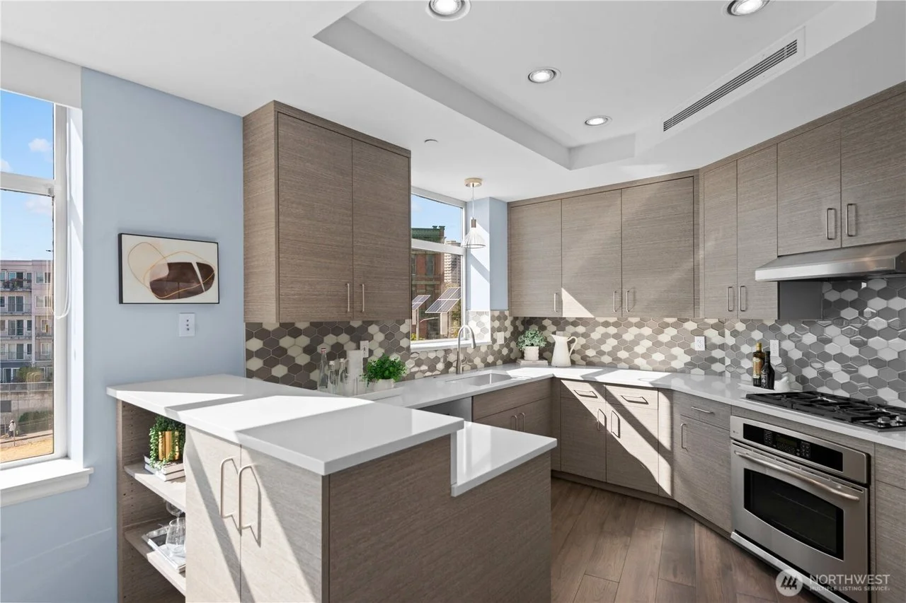 bmdb-condo-kitchen-2.jpg