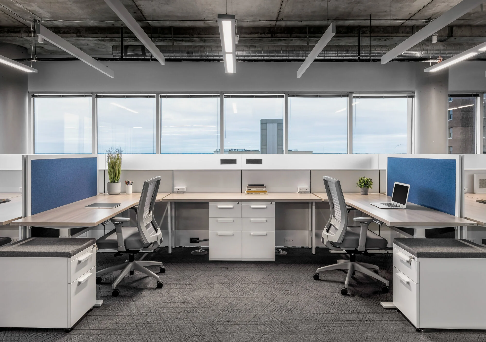 client-space-shared-matrix-workstation-with-l-series-storage-height-adjustable-tables-and-natick-seating_lg.jpg