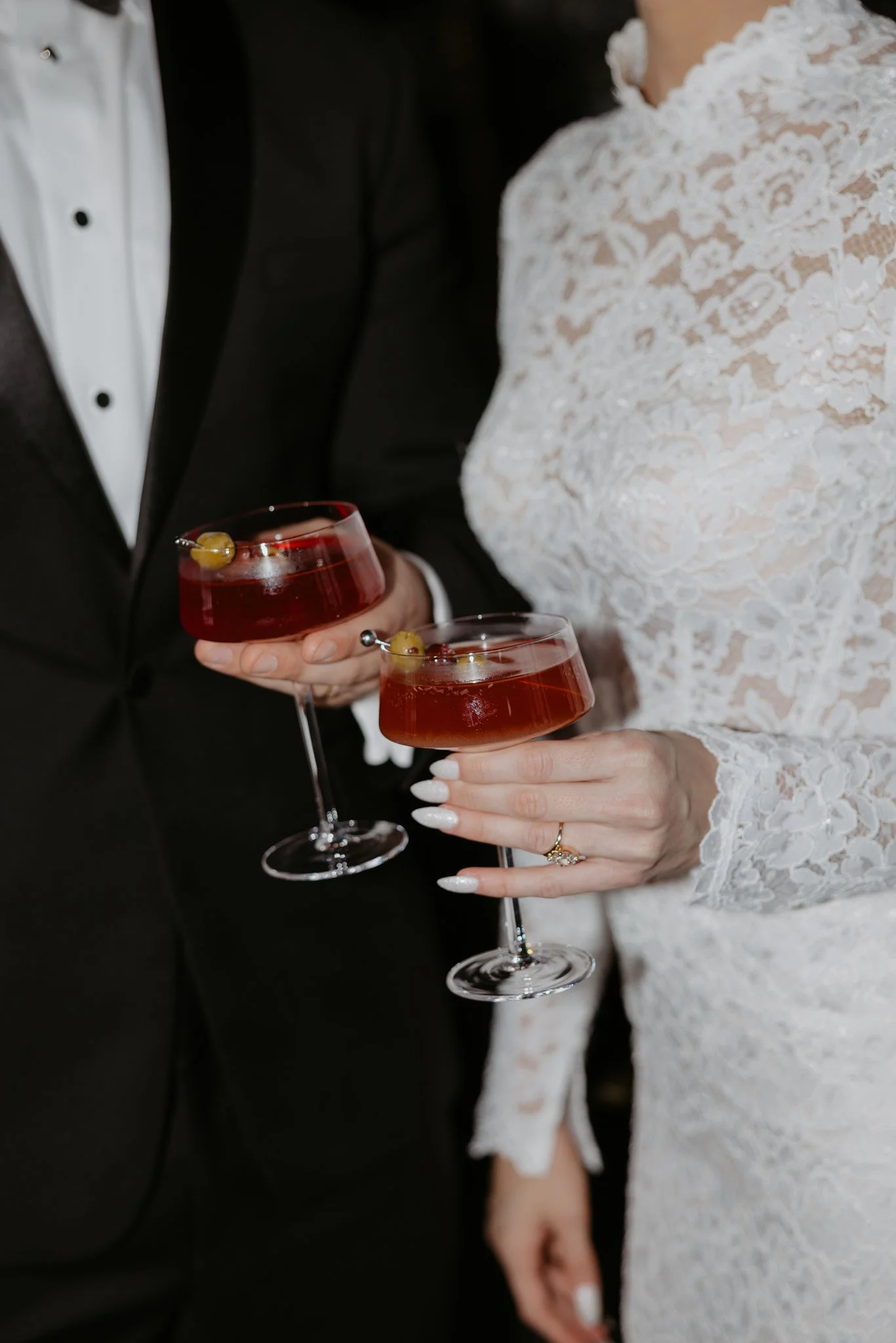 Signature Cocktail Moment | Modern Michigan Wedding