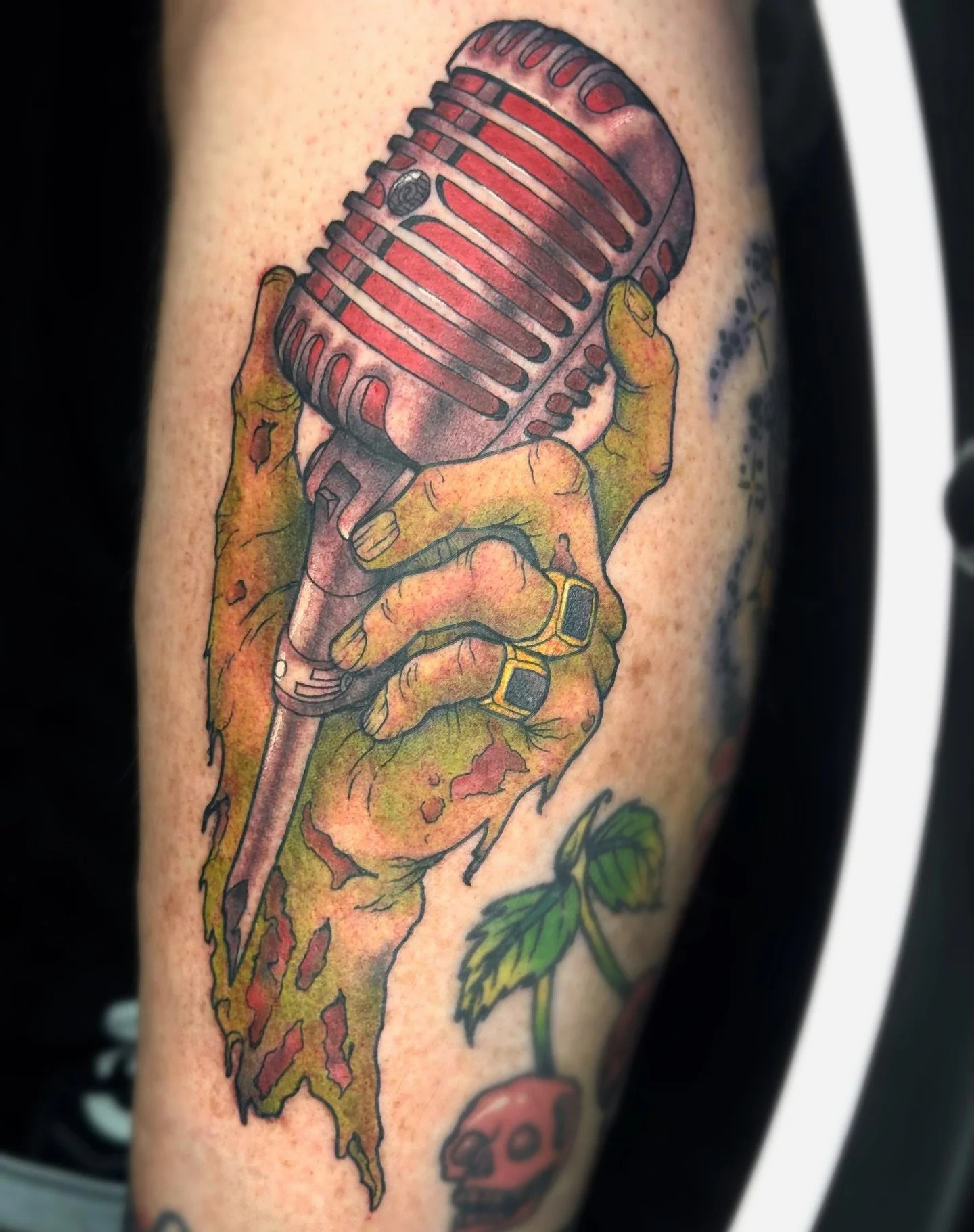 The King lives on ποΈ Would love to do more like this!
π§ππ«π§. ππ . πππ‘π ππ‘ πππ’.
.
.
.
#tattoo #traditionaltattoo #neotraditional #art #flash #nhtattoo #blackwork #elvistattoo #microphonetattoo