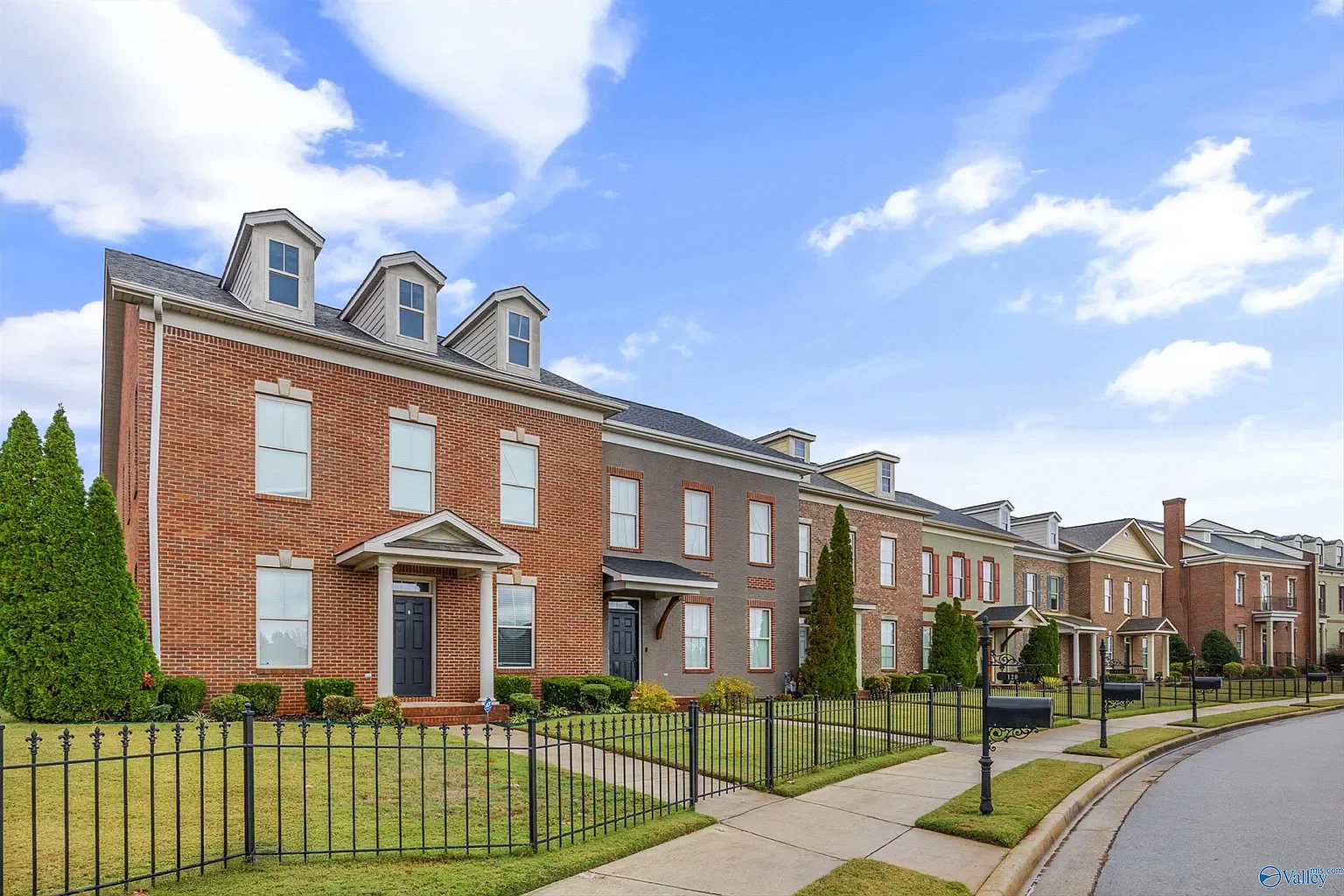 120 Park Square Lane 2.webp