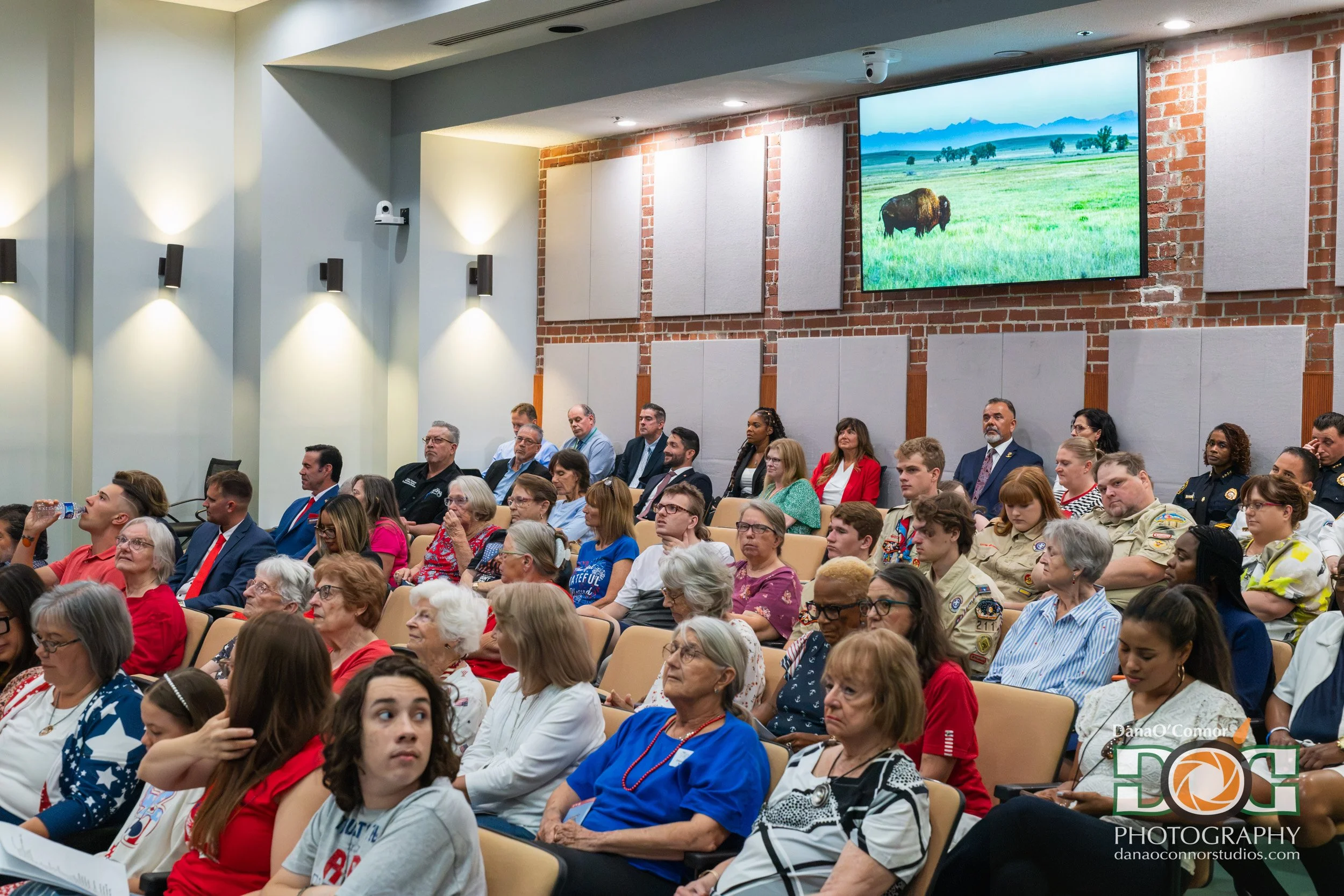 2026-07-01_ApopkaHistoricalSociety-America250thCelebration-15_MayorNestaAmongTheCrowd.jpg