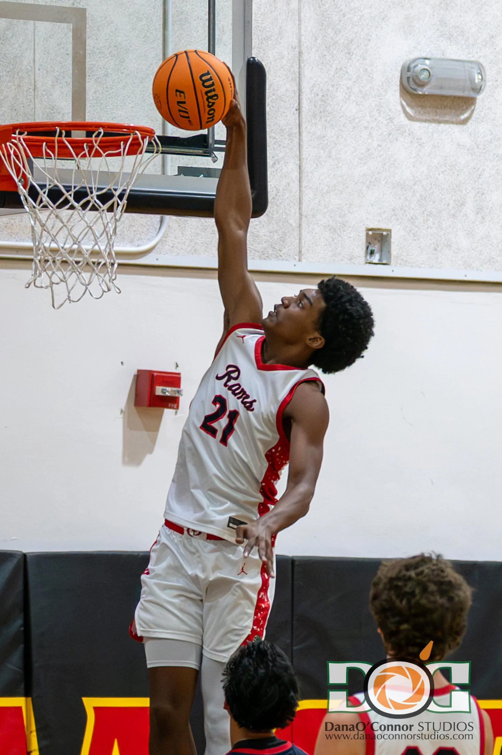 2025-11-21_Boys-Varsity-Basketball_Orangewood-vs-HeritageChristian-1401.jpg