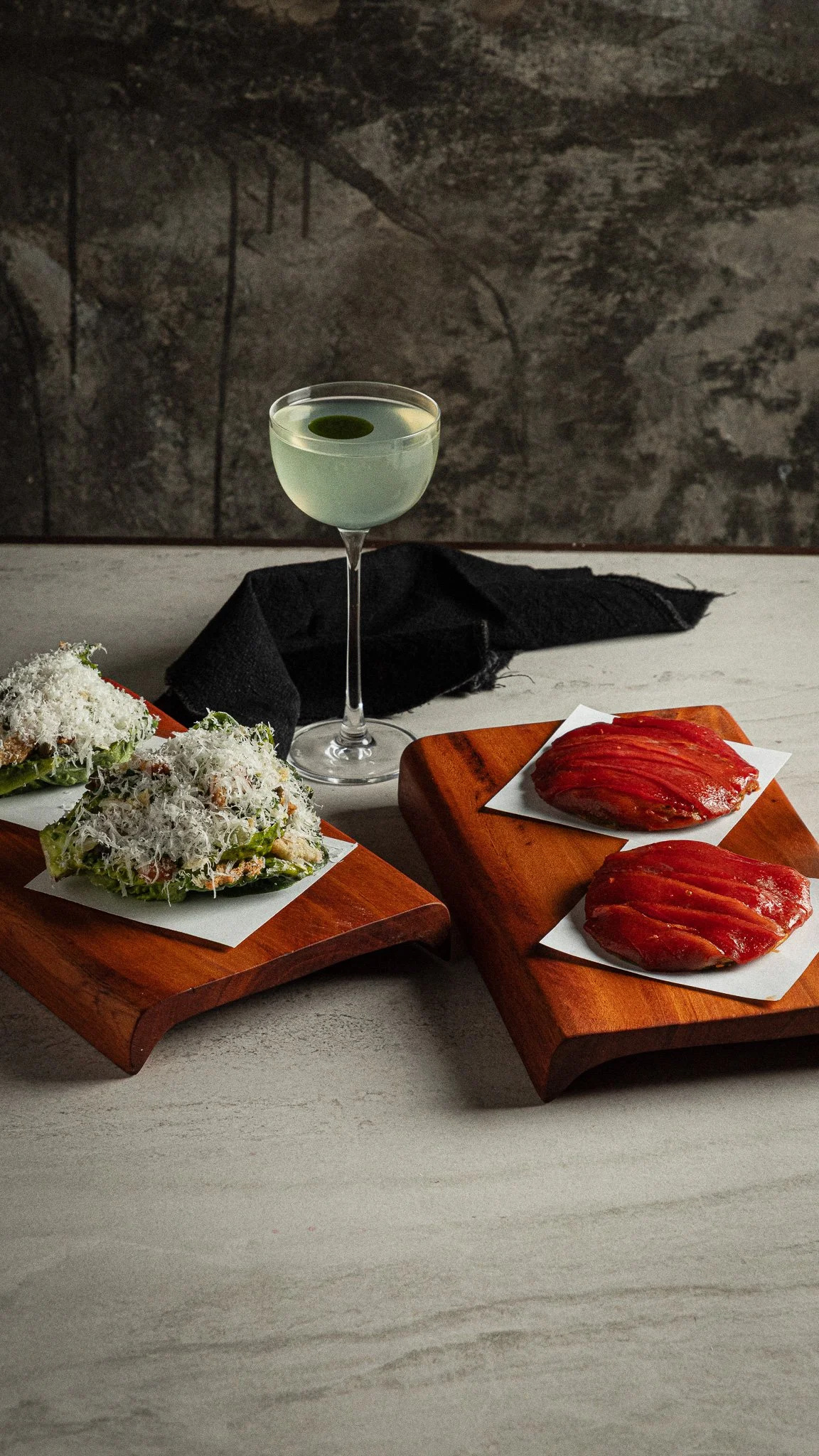 ¿Se puede comer bien en un cocktail bar? Qué esperar realmente