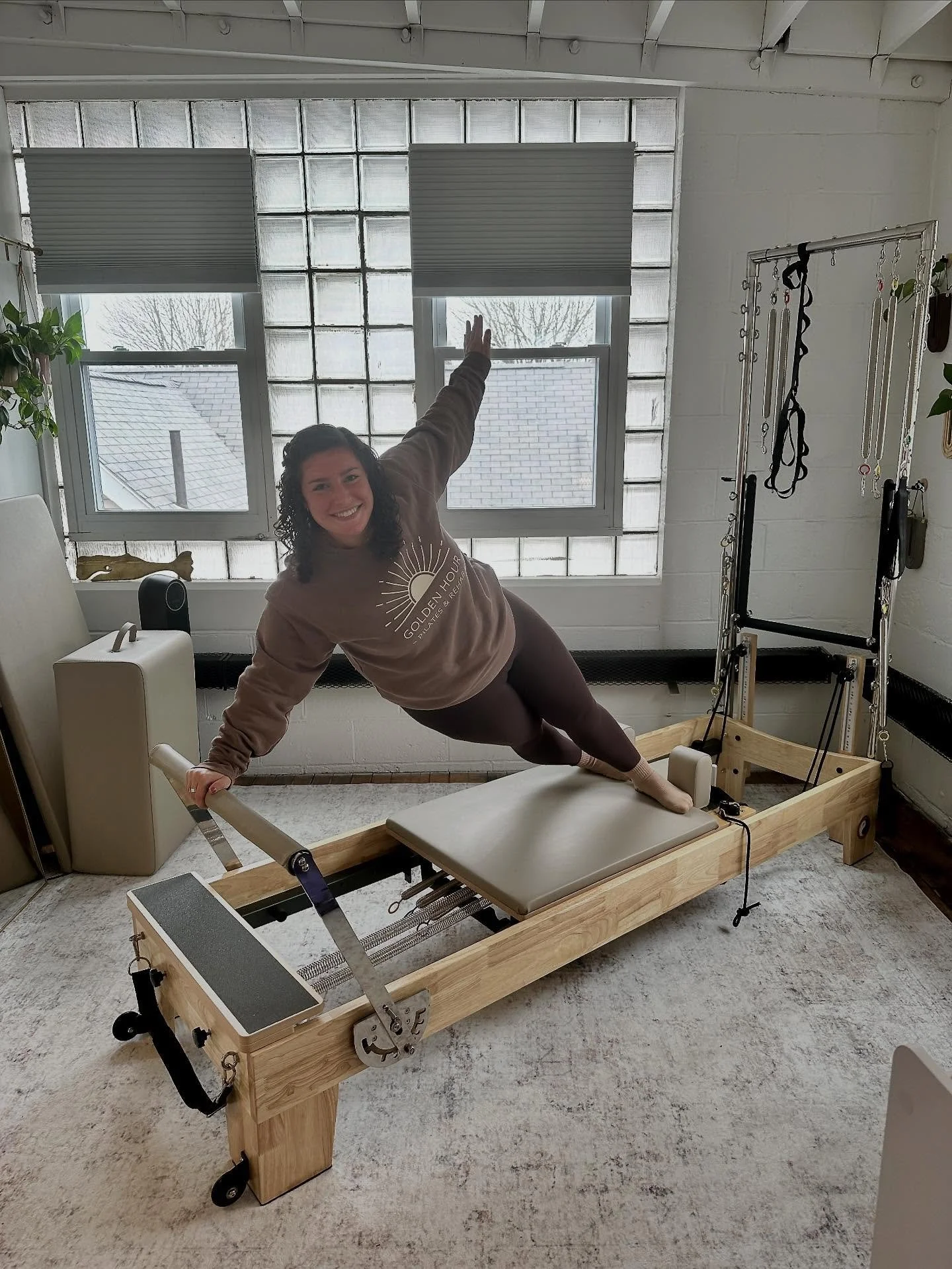 Hi Everyone! I just wanted to reintroduce myself- I am Dr. Melissa Benowitz, PT, DPT &mdash; Founder of Golden Hour Pilates &amp; Rehab ✨

As a Doctor of Physical Therapy and Comprehensively Certified Polestar Pilates Practitioner, I created Golden H