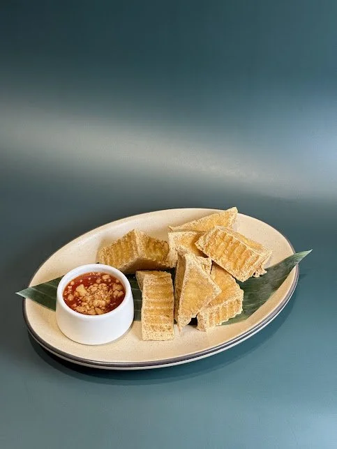 Crispy Tofu (8)
Golden-fried tofu , perfectly crispy on the outside and silky soft inside. Served with sweet chilli sauce topped with crushed peanuts.