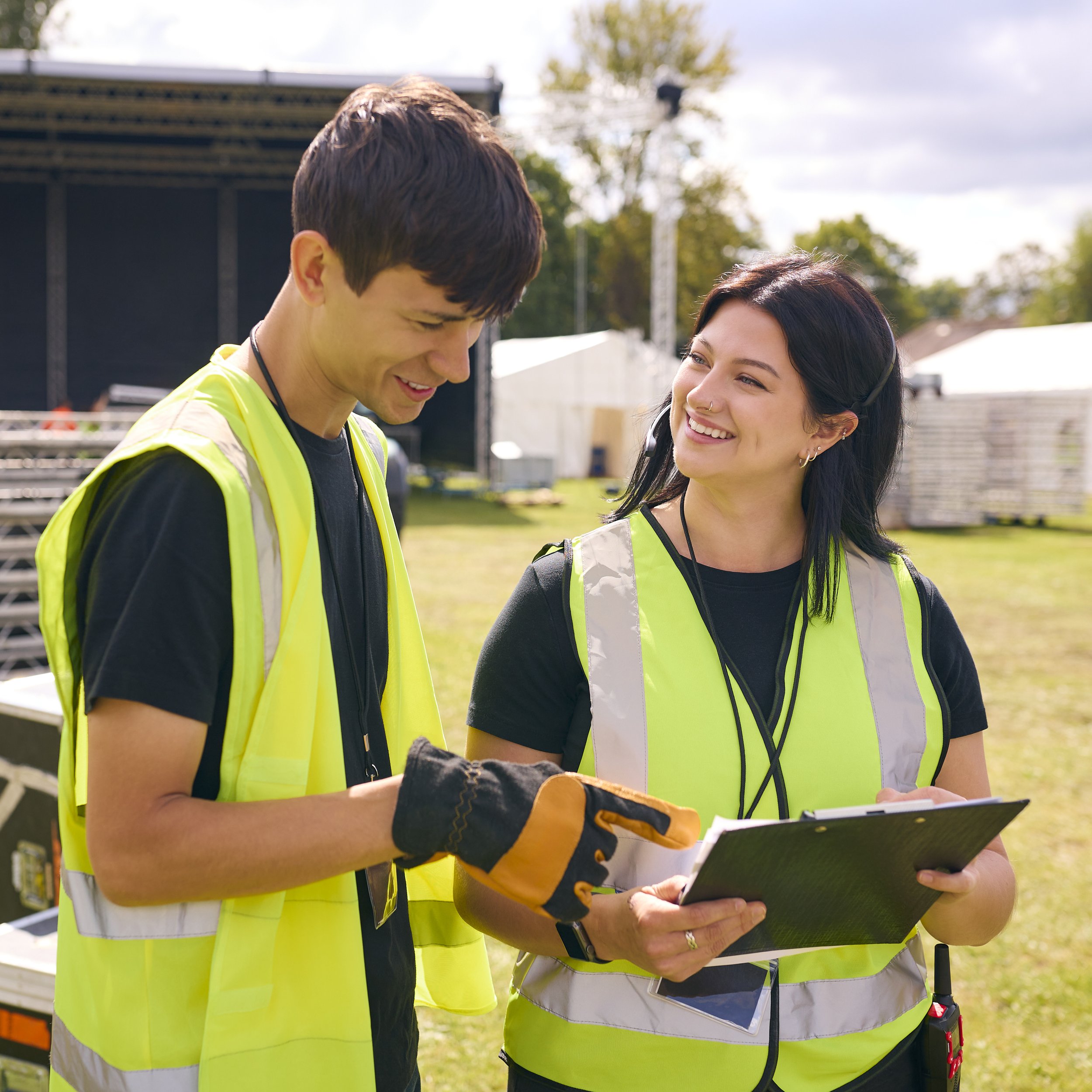 event-staff-reviewing-notes-in-outdoor-setting-2026-01-05-06-28-48-utc.jpg