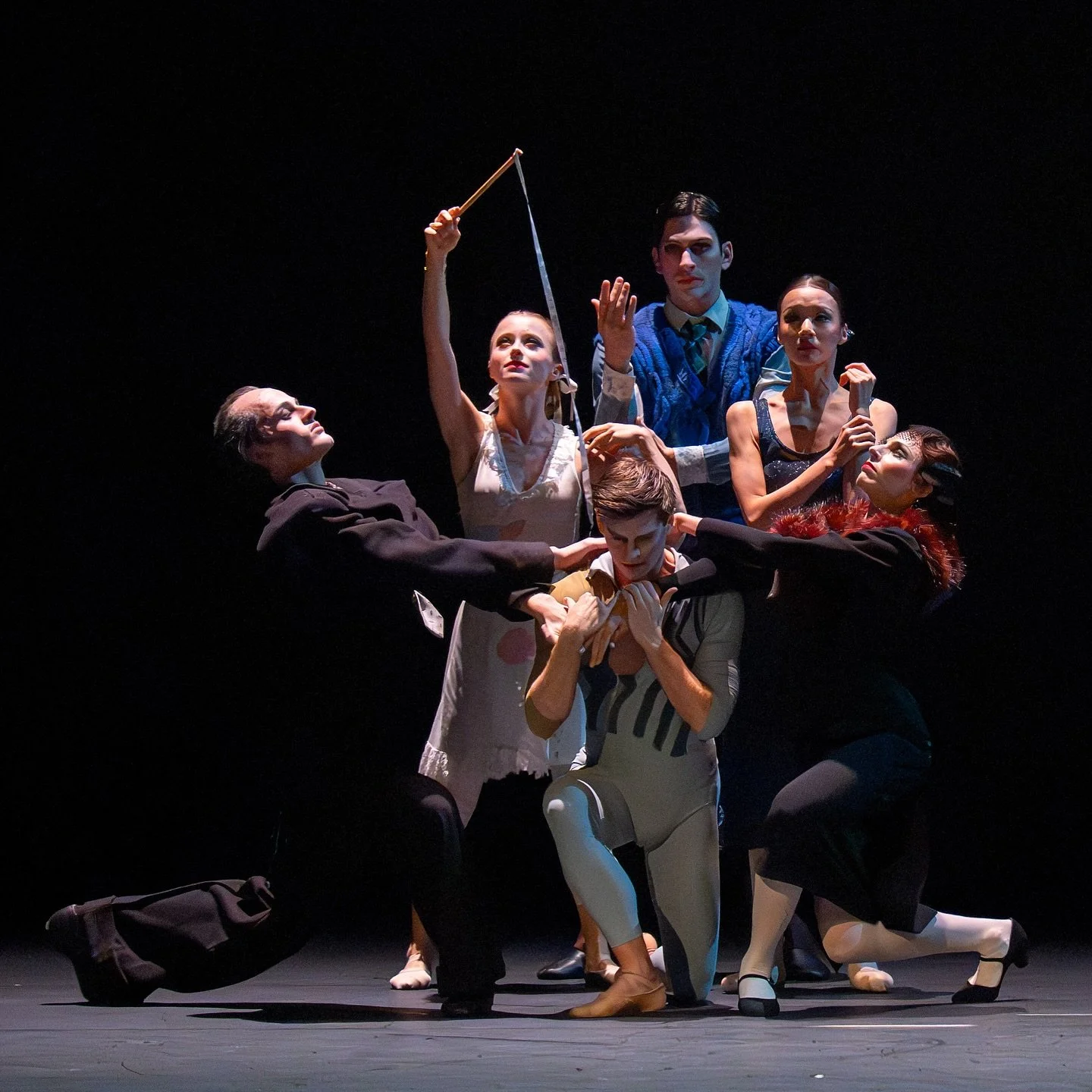 Premiere day of the new season ✨✨
“Monument for a Dead Boy “
by Rudi van Dantzig🖤🖤
📸 : @altin.kaftira @nationaleoperaballet