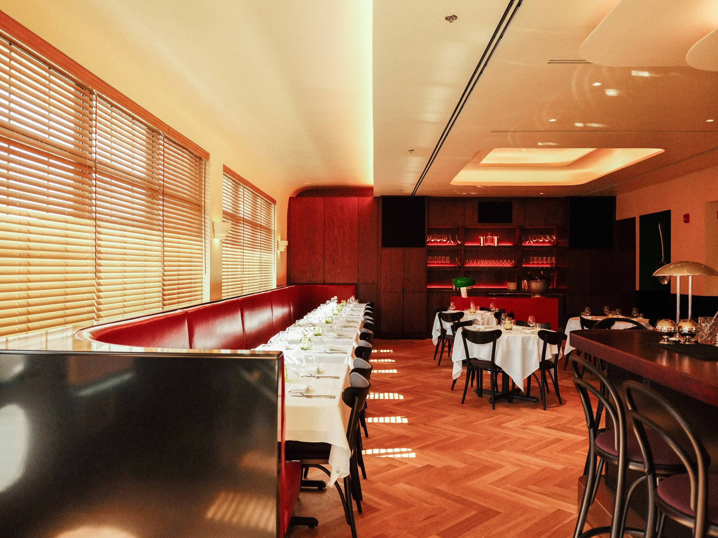 Restaurant seating layout for large group dining in Nashville