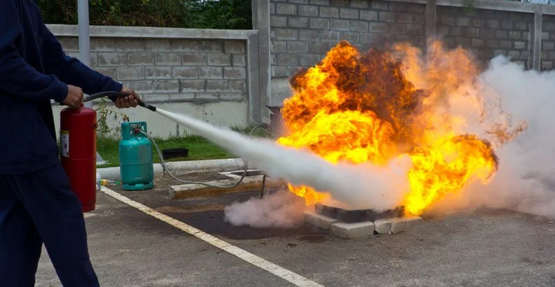 Firefighter instructor providing hands-on workplace fire extinguisher training in Chicagoland Ready Set Rescue Training