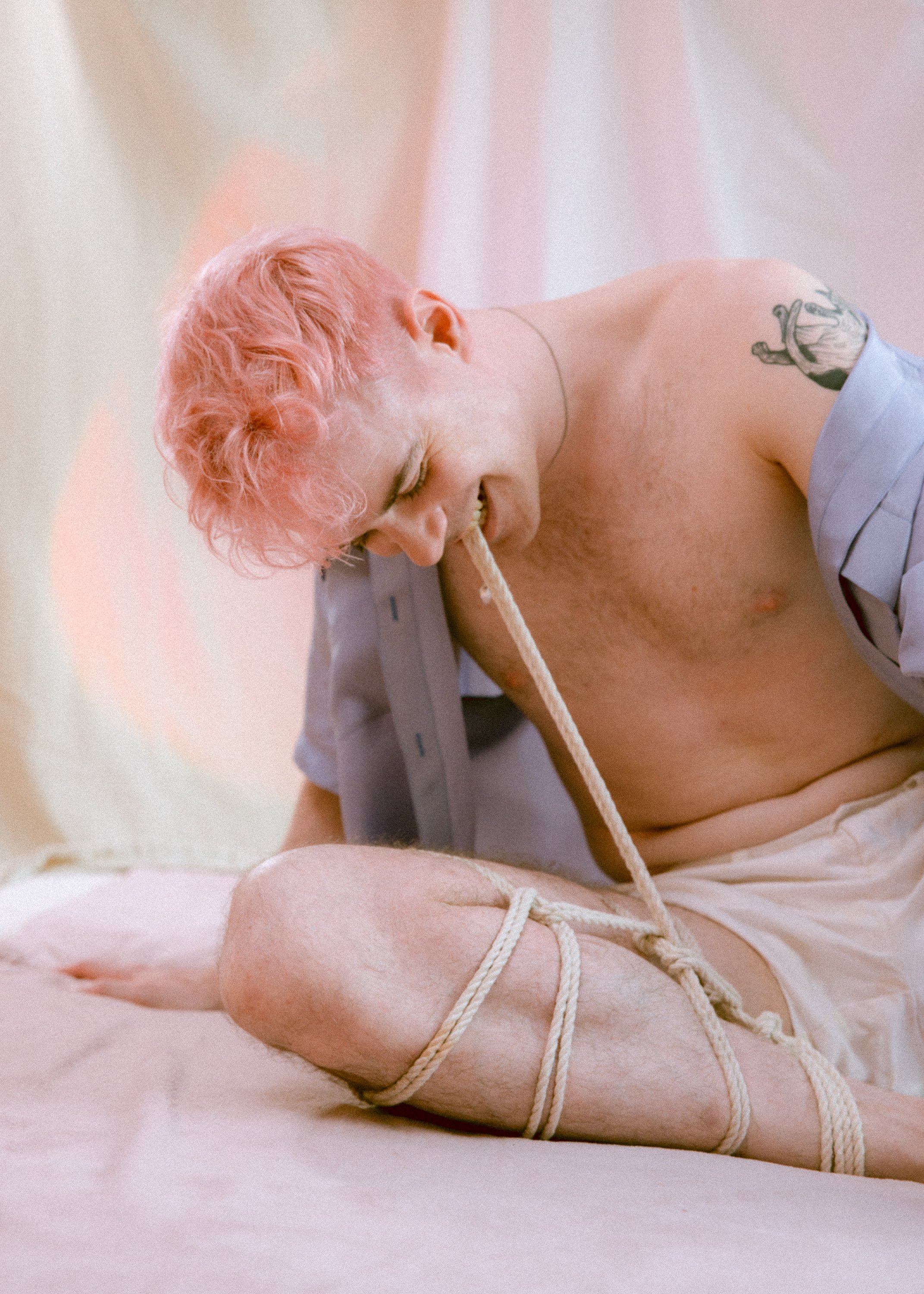 Meditation in Fesseln: Wie Shibari mir beigebracht hat, die Kontrolle abzugeben