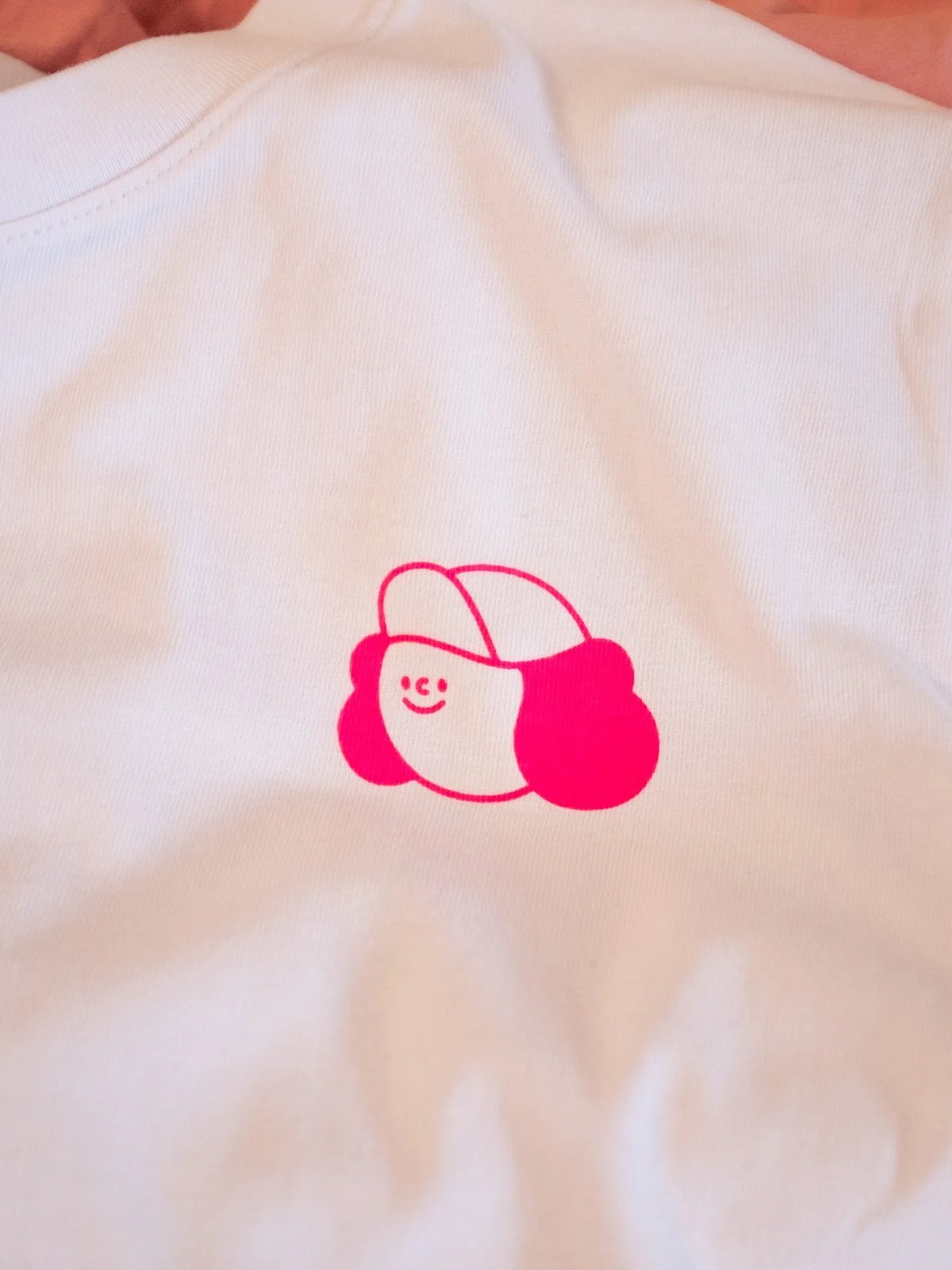 Betty Basic screen printed t-shirt White & HotPink by Hobbie