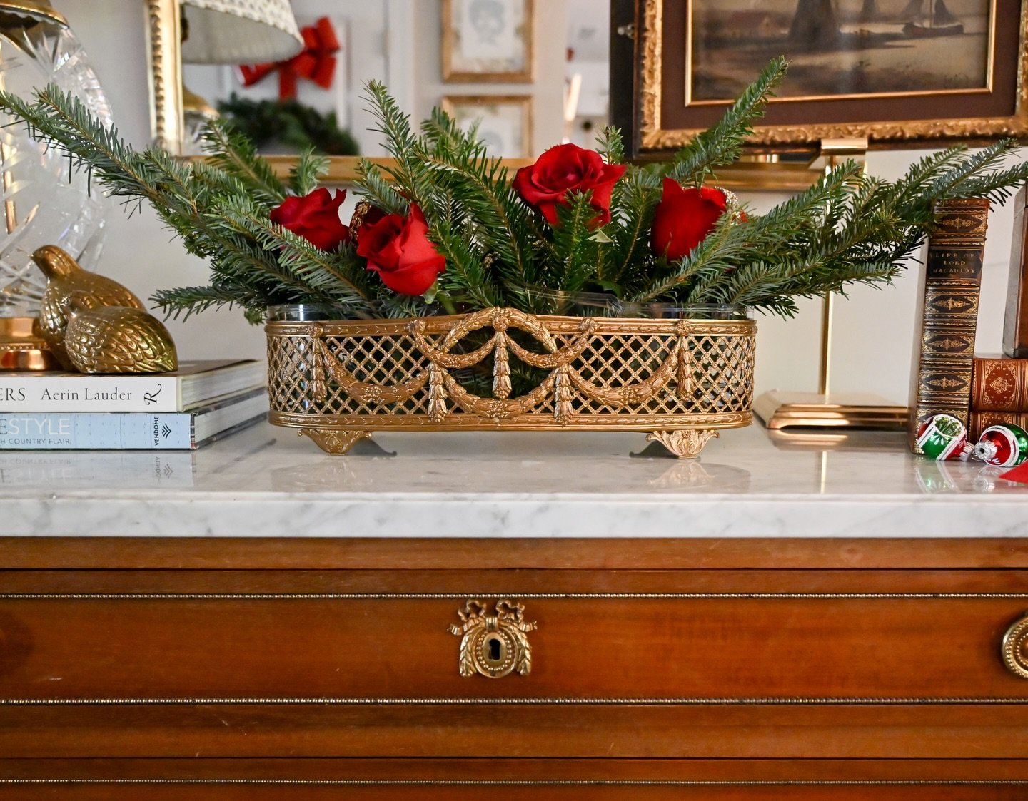 A bucket list find brought to life with fresh greens, roses given to me after directing a choir concert, and ornaments hiding in plain sight (I pulled them from another arrangement 🤭). Decorating with what you already have and what the season gives 