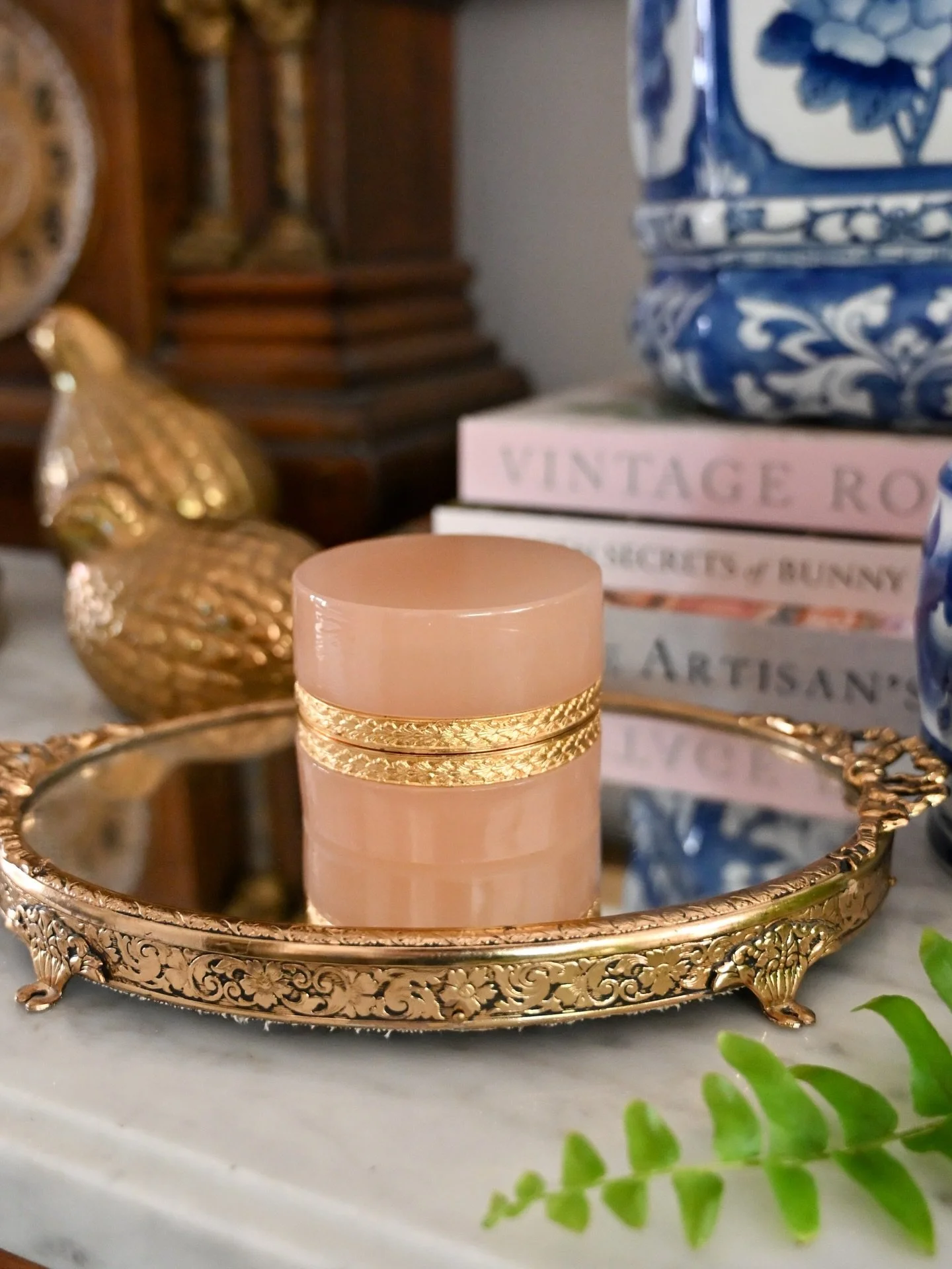 This petite pink Opaline jar has found its next destination after being shared in stories and my broadcast channel earlier this week. I tend to preview newly sourced pieces there first, so if you like early looks at what&rsquo;s just arrived, keep an