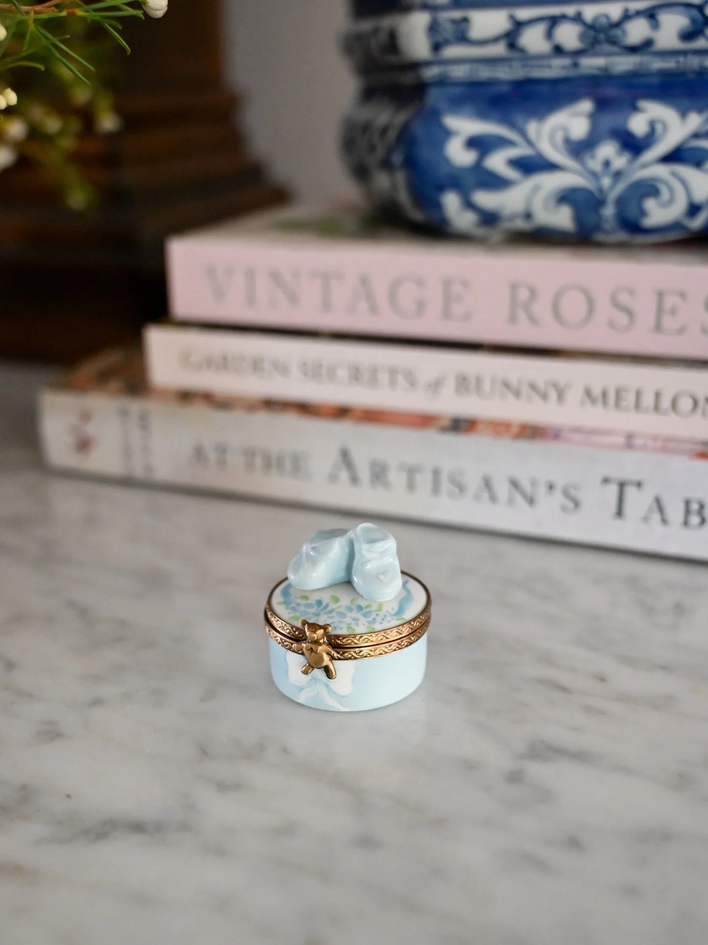 My mom once gifted my dad a tiny trinket like this to share the sweetest surprise&hellip; she was expecting my little brother 🤍 what a precious way to mark a moment you&rsquo;ll never forget.

A beautiful memento to celebrate life&rsquo;s extra-spec