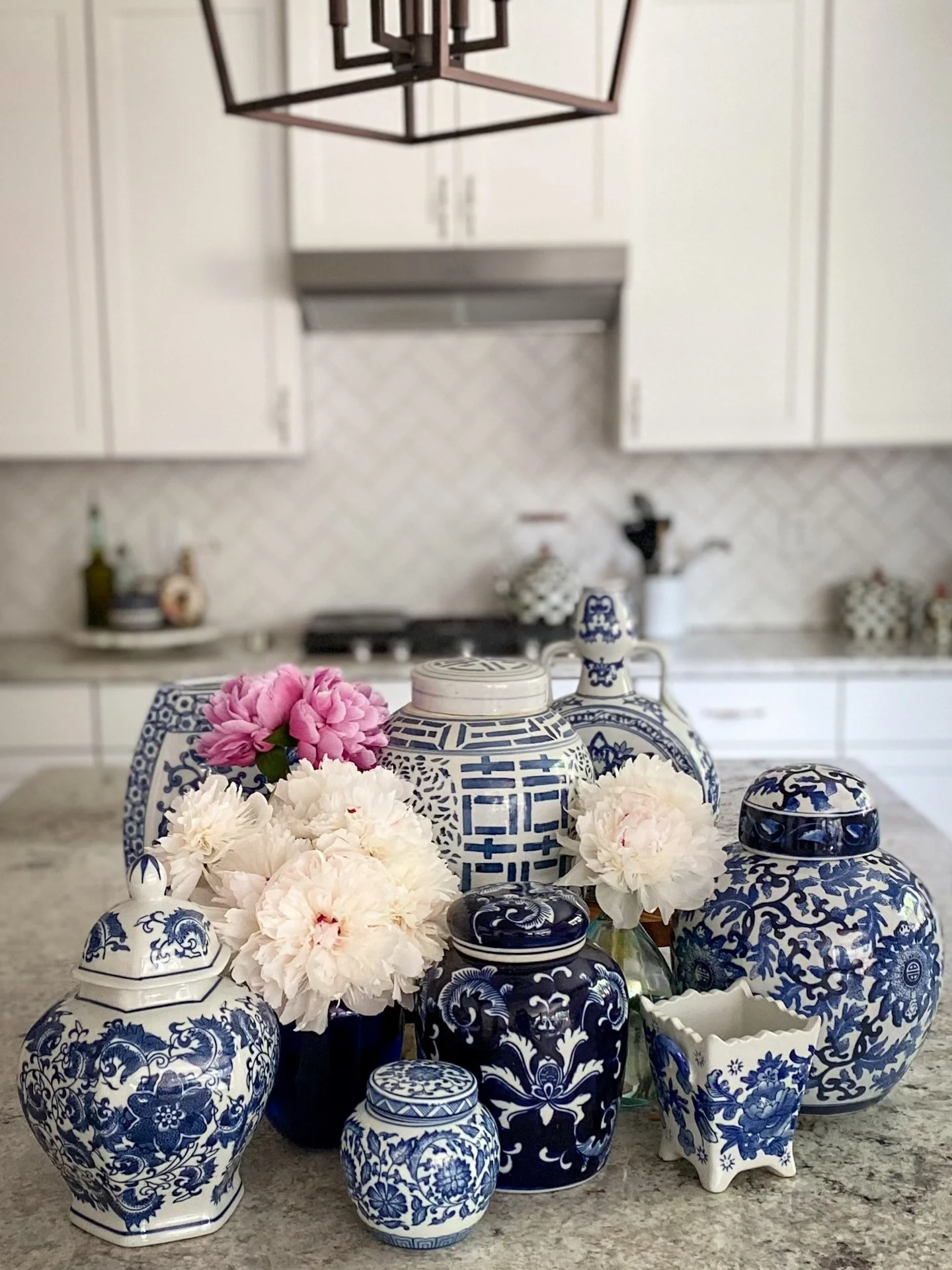She&rsquo;s not a regular mom. She&rsquo;s a cool mom who raided every cabinet in the house for the ultimate Blue &amp; White Moment&hellip; and it was soooo worth it.

Peony season + ginger jars = a personality trait, apparently. (Pulling this one f