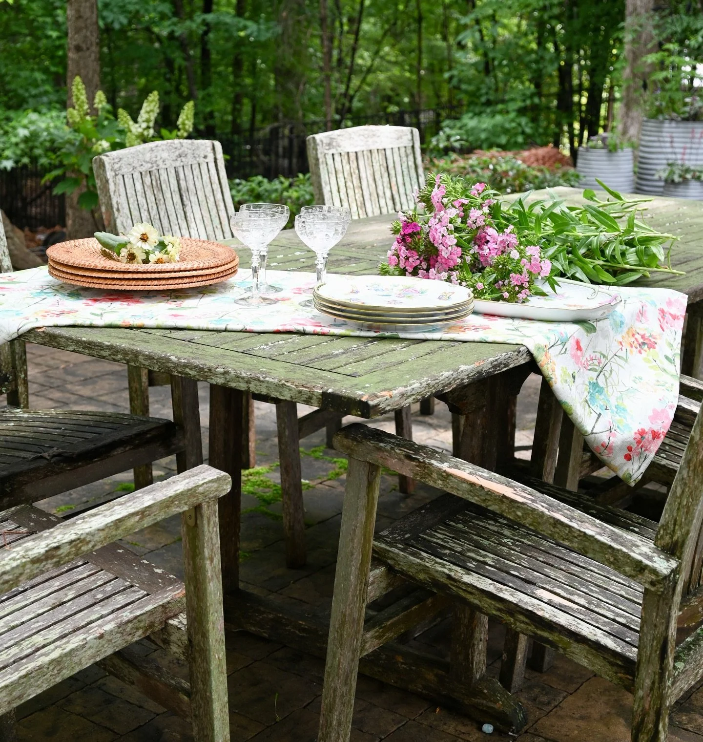 If she loves Queen Victoria pattern, she already knows &mdash; and if she doesn&rsquo;t yet, this is where it starts.

Mother&rsquo;s Day is nearly here. 

Shop current Herend finds that she&rsquo;ll adore at parkavenueco.com ✨