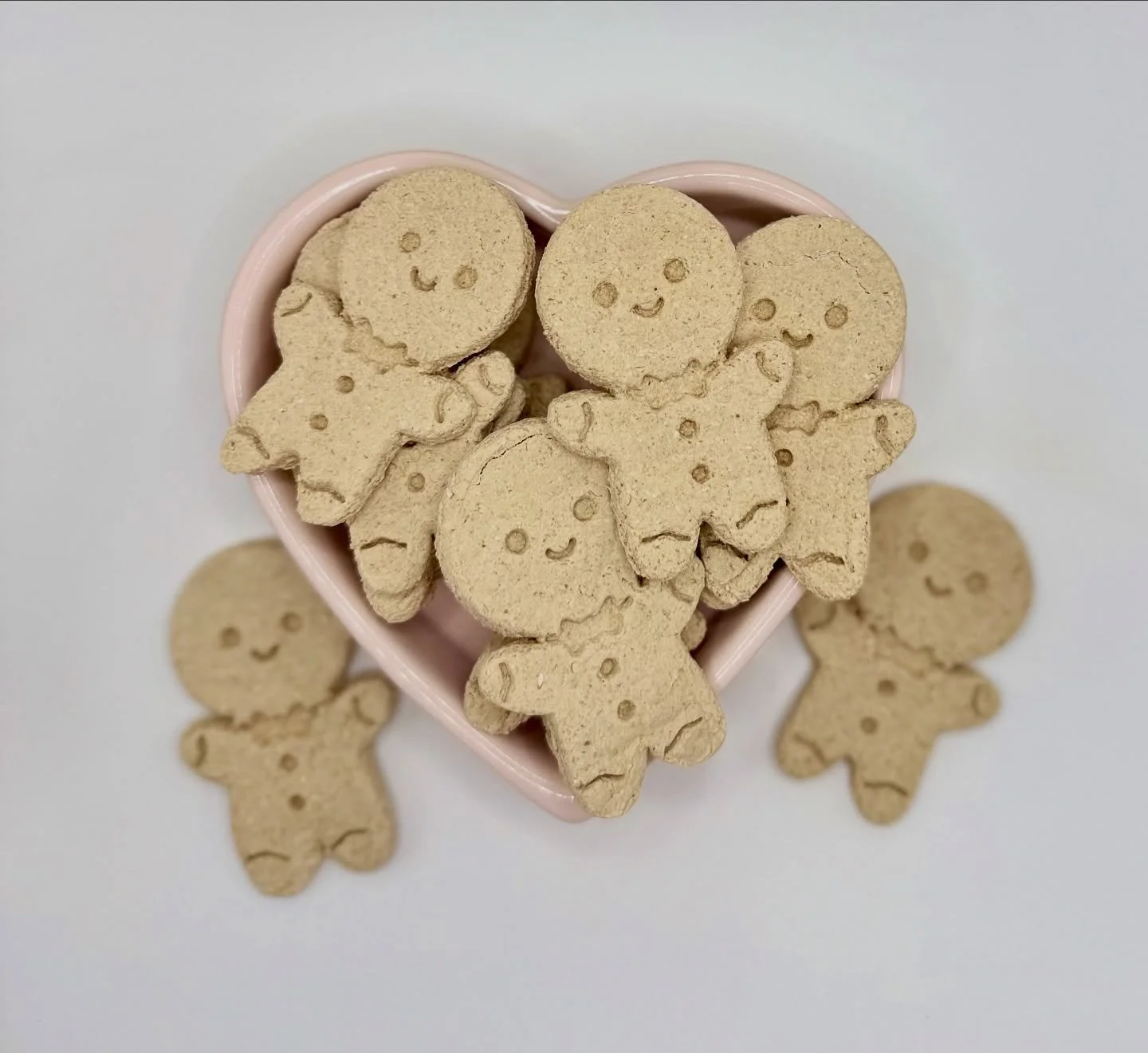 Run, run, as fast as you can &mdash; the Gingerbark Man didn&rsquo;t stand a chance. 😋🍪

Our Banana &amp; Peanut Butter Gingerbark Men are fresh out of the oven and ready to spice up your dog&rsquo;s howl-idays! 🐾🎄

Available Sunday November 16th