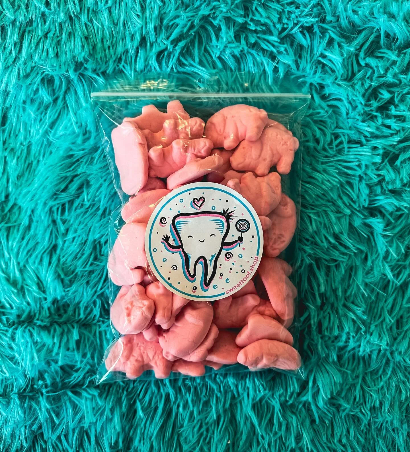 We&rsquo;re back! Stop in today 12-8 🍭💕

#new #sweettoof #candy #delaware #newarkdelaware #ud #universityofdelaware #nowopen #boutique #candyshop