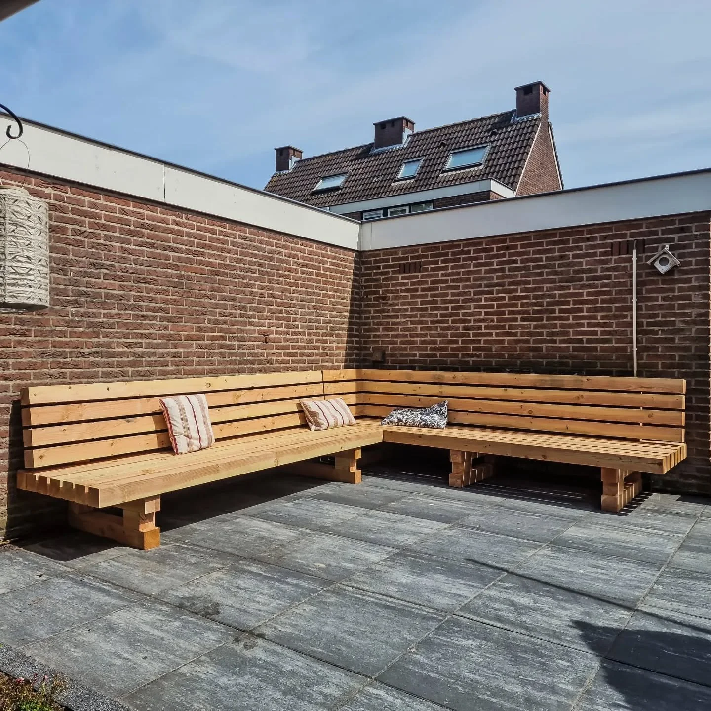 Een douglashouten bank afgeleverd van 3x3,5 meter!

Ook interesse in zo'n buitenbank? Neem dan contact op voor de mogelijkheden!

#vankooijmeubelmakerij #buitenbank #douglashout #10x10 #zwarejongen #buitenleven #lekkerzitten #buitenlounge