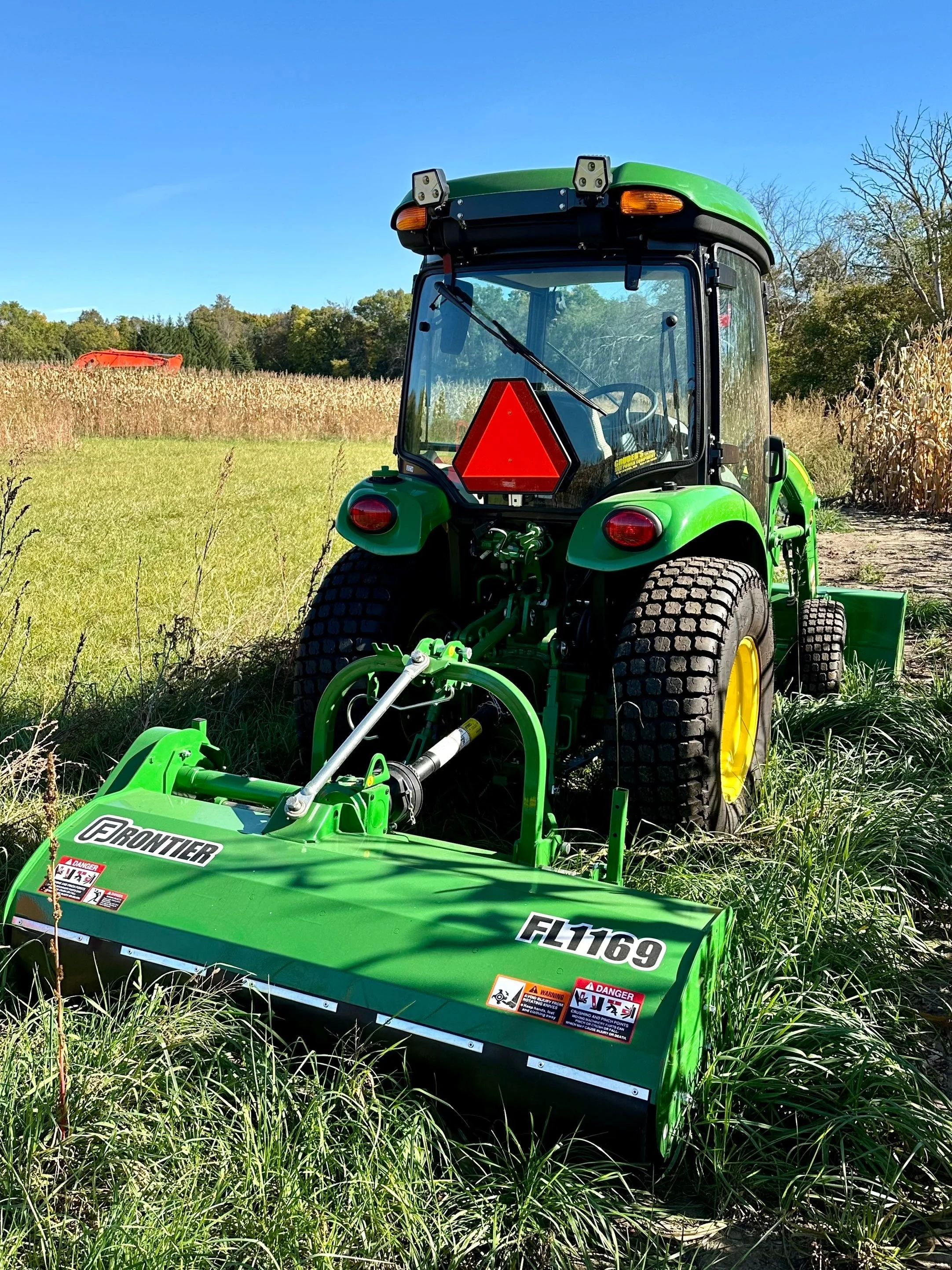 John Deere 3046 Compact Utility Tractor