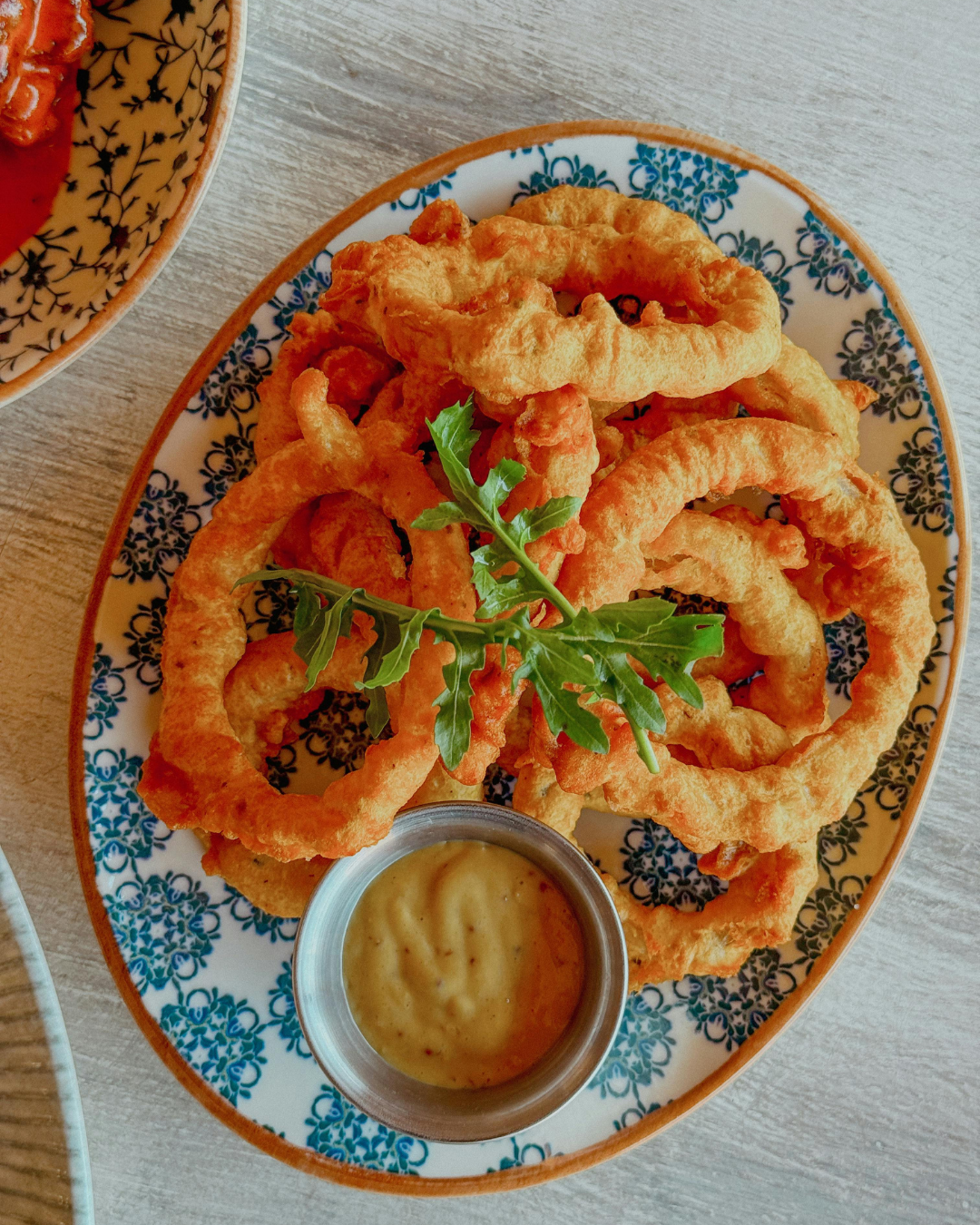 Calamar rebozado con salsa tártara