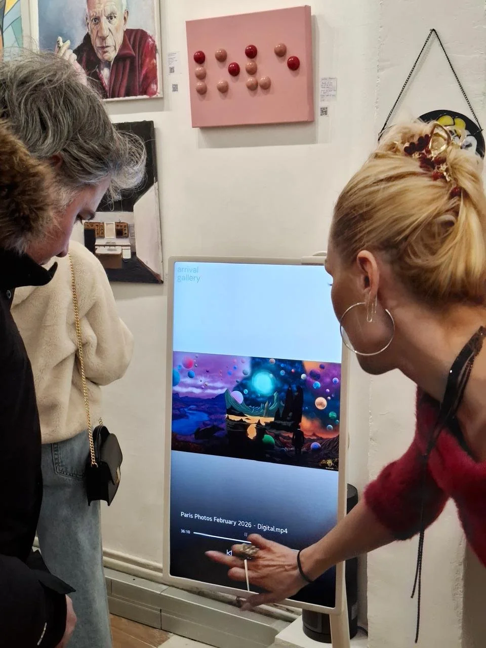 Arrival Gallery Paris digital artwork display on screen
