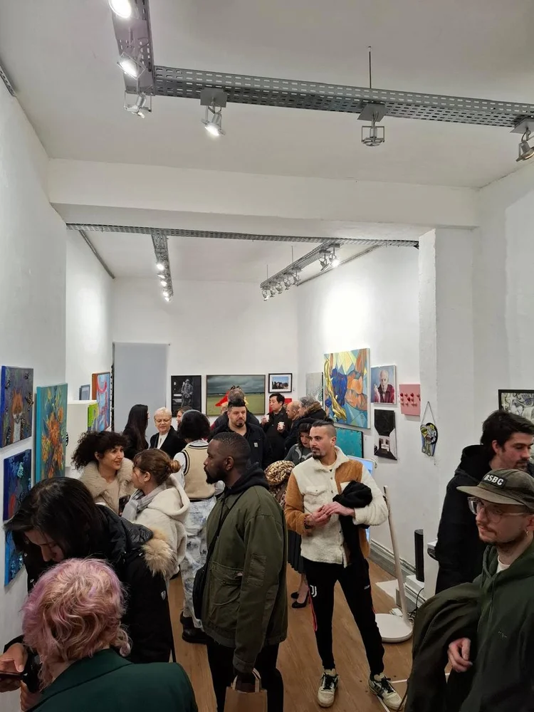 Arrival Gallery Paris exhibition moment