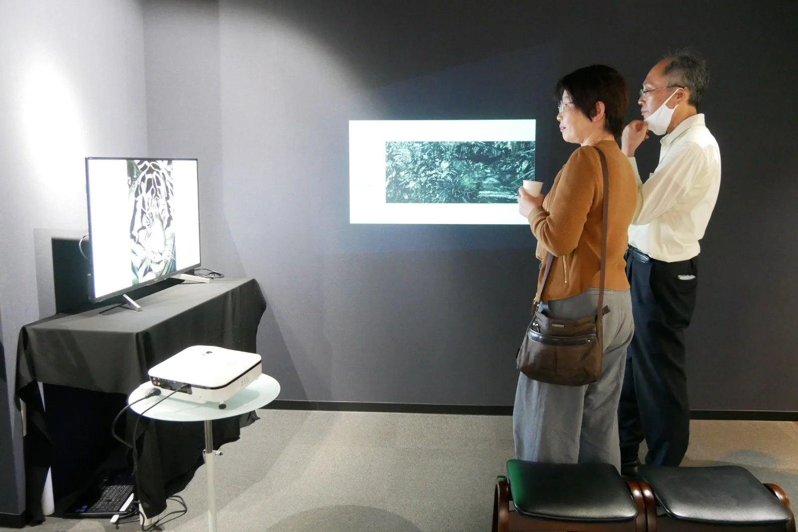 Arrival Gallery Osaka photography showcase on digital screen