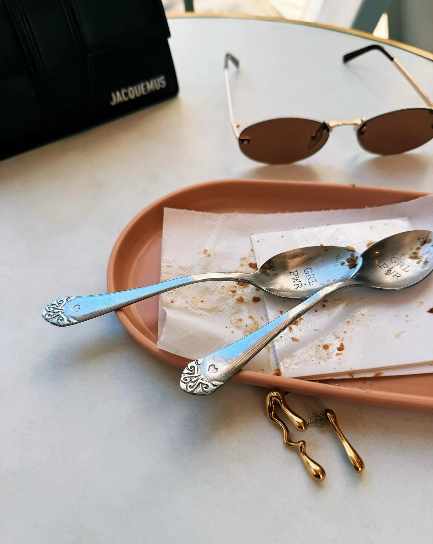 Molten drop earrings and a whole lot of grl pwr 💪🏽 ✨

[chunky earrings dainty statement earrings ear stack beach jewellery everyday style handmade jewelry minimalist jewellery]