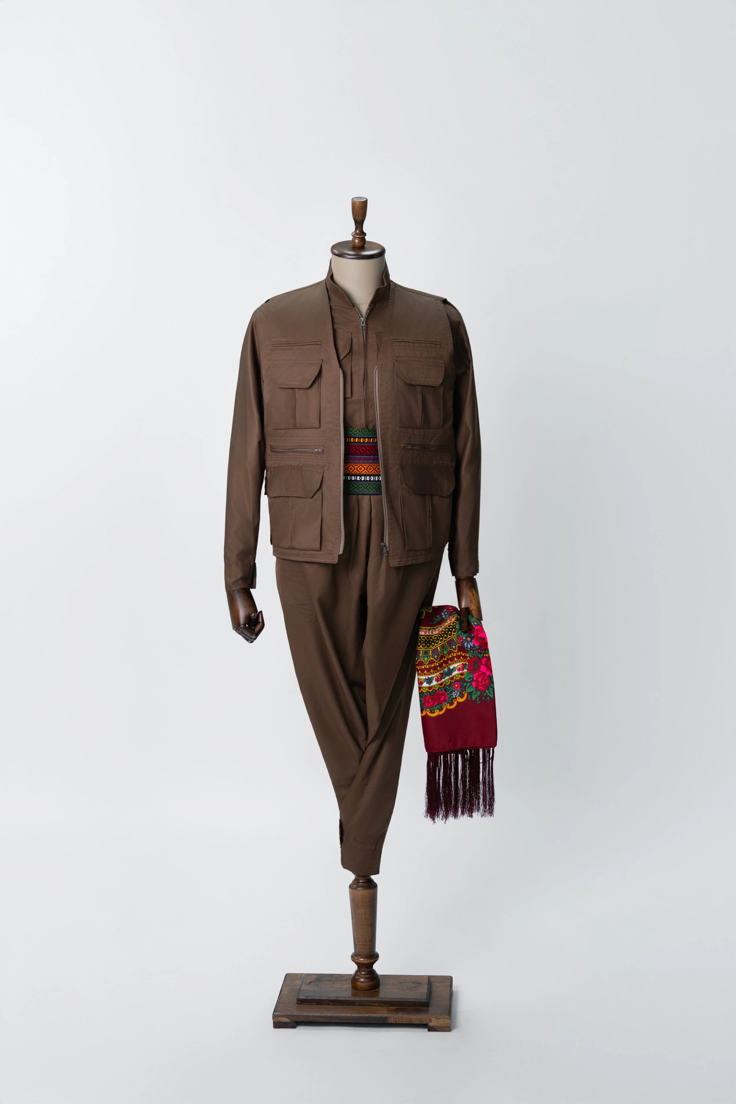 Traditioneller Kurdischer Anzug mit Gurt - Braun