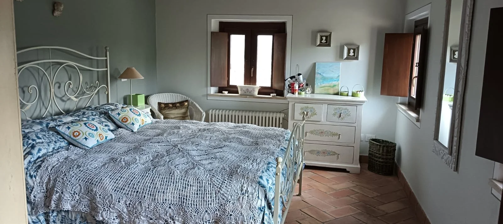 pretty bedroom 5.jpg