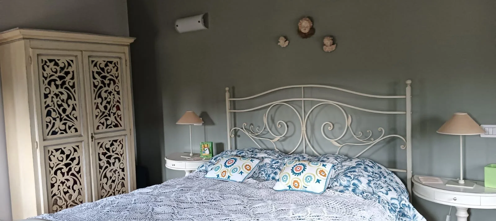 pretty bedroom 4.jpg