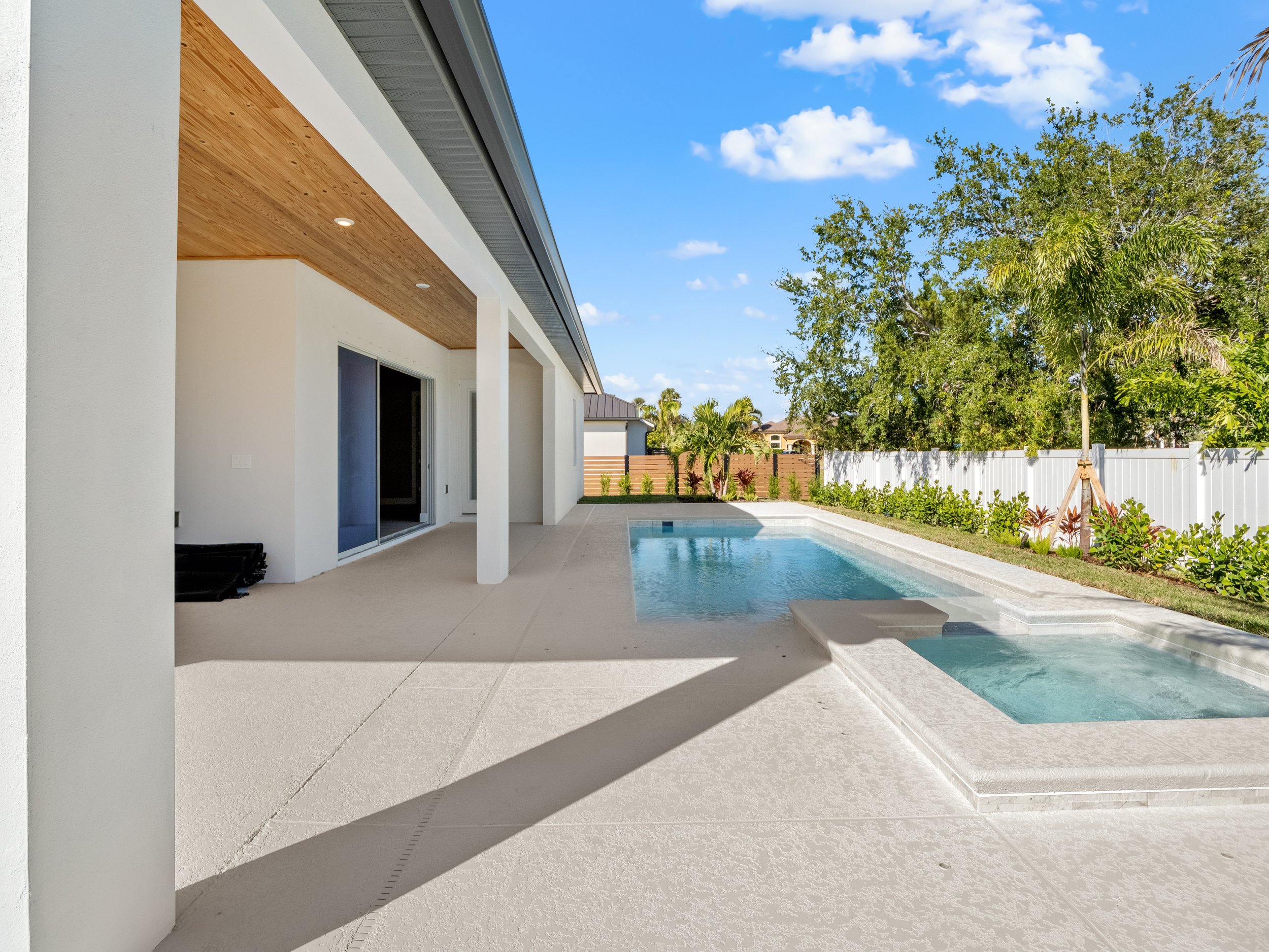 Patio 2.jpg