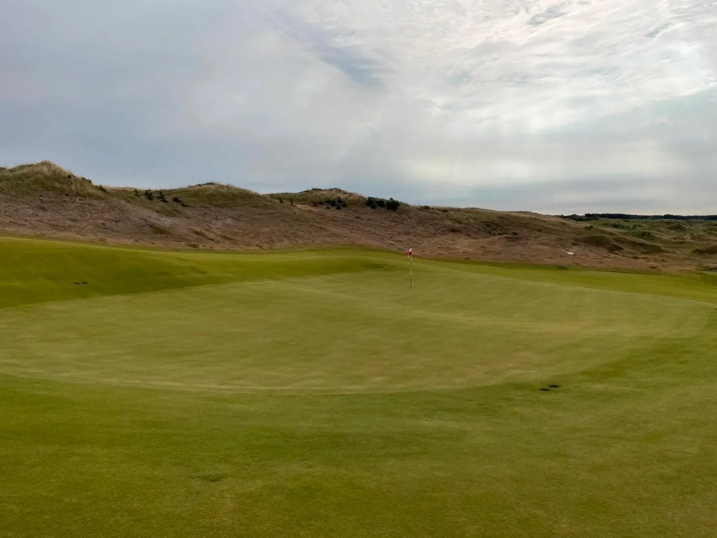 Teeing off at dumbarniegolflinks —Scotland’s newest modern-links masterpiece. Designed by Clive Clark and forged on 345 acres of true links land, this Fife gem offers mile-and-a-half sea frontage, panoramic views across the Firth of Forth
