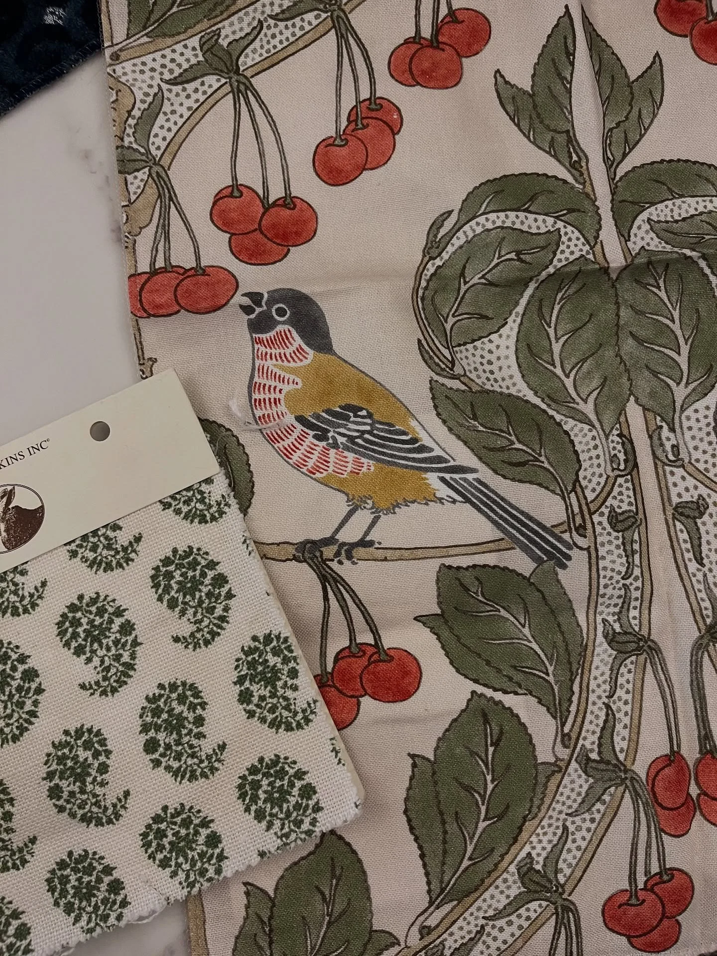 A little sneak peek of a bedroom that feels straight out of a storybook 🍒🪶 Cozy, cheerful, and just a touch nostalgic&hellip; more soon.

#collectedhome #englishinspired #cozycorners #bedroommagic #designwithsoul