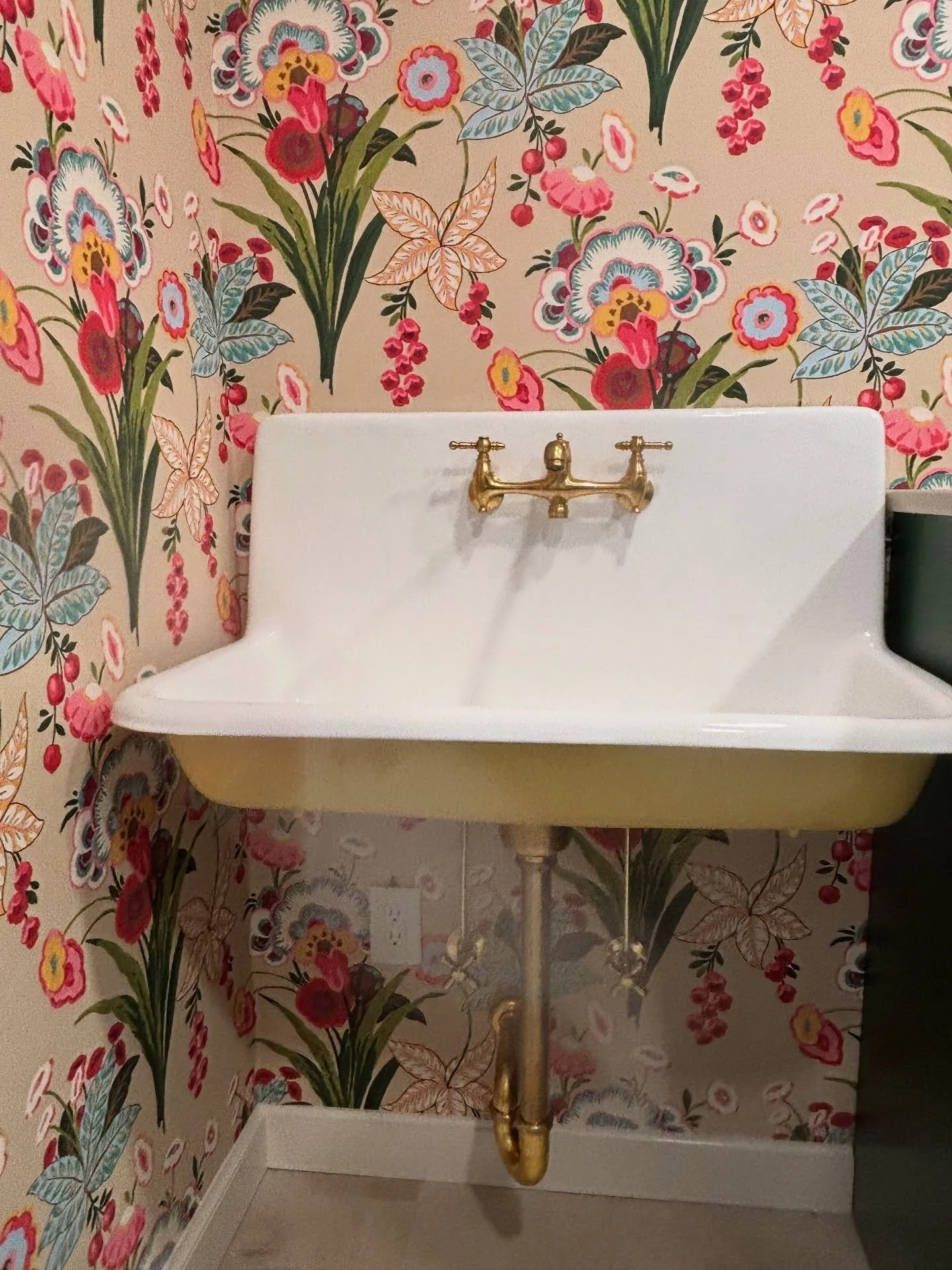 You&rsquo;re home should reflect your style&mdash;right down to the laundry room 🧺✨🏡

#LaundryRoomGoals #HomeDesign #InteriorInspo #StyledSpaces #HomeVibes #LaundryRoomMakeover #FunctionalAndBeautiful #HomeStyle #DesignDetails #EveryRoomCounts