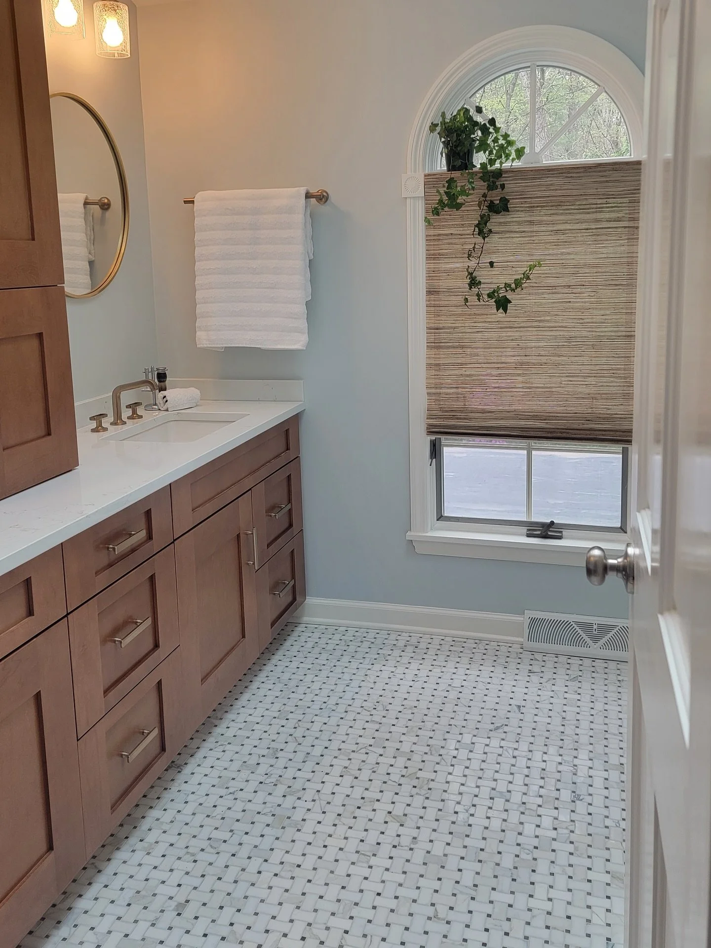 Double sinks, double the charm 🛁✨ Clean lines, warm wood, and spa-day energy every day.

#BathroomInspo #ModernDesign #CleanAesthetic #SpaVibes #NeutralInteriors #BrassAccents #HomeStyle #BathroomGoals #InteriorInspo #WarmWoodTones #MinimalLiving #D