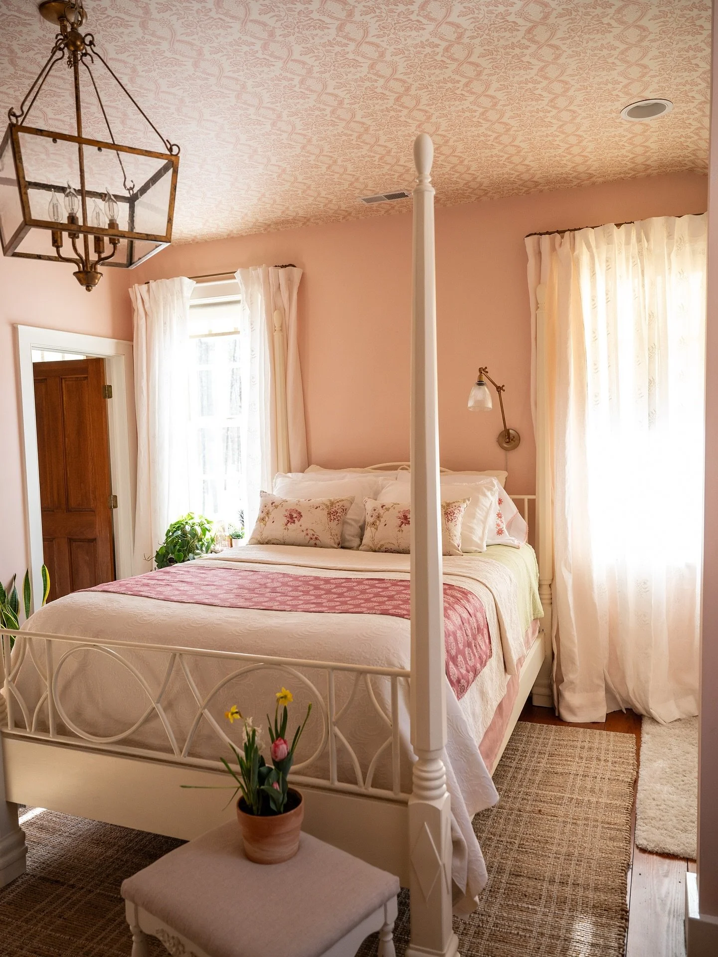 Pretty in pink and made for slow mornings 🛏✨

📸: @meganmumfordphotographer 

#BedroomGoals #CozyCorner #CottageStyle #RomanticInteriors #SoftAesthetic #PinkDecor #InteriorInspo #VintageVibes #MorningLight #HomeSweetHome #FeminineDecor #ShabbyChicSt
