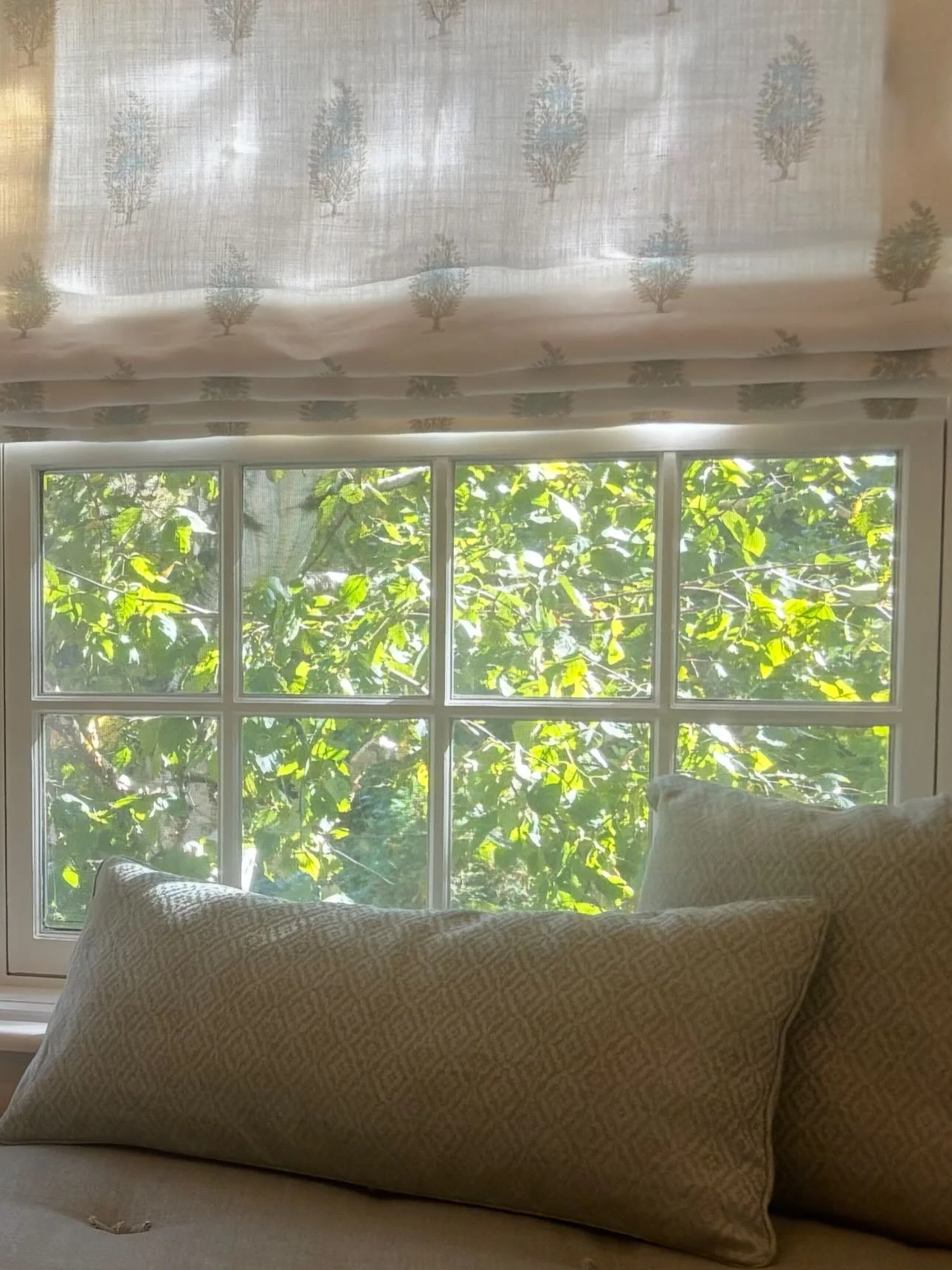 A cozy little window seat escape to watch the world go by and take in the changing leaves this Fall 🍂✨ All fabrics from the beautiful Elizabeth Eakins collection &mdash; rich textures and timeless patterns that make this spot feel so special.

@eliz