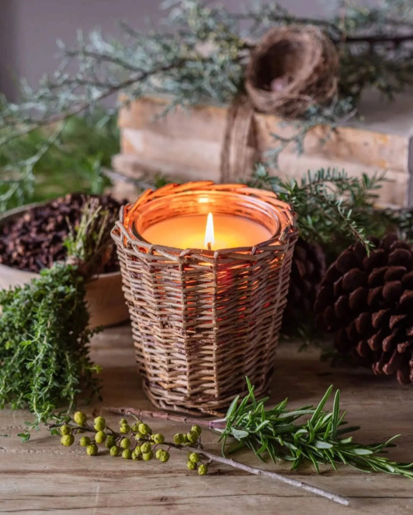 @frivolityandgrandeur is back with our favorite candles &mdash; now in new, beautiful scents for the holidays! ✨
Find them at the Gallery at Scallions, starting November 28th.

#FrivolityAndGrandeur #HolidayPopUp #ScallionsGallery #ShopSmall #Holiday