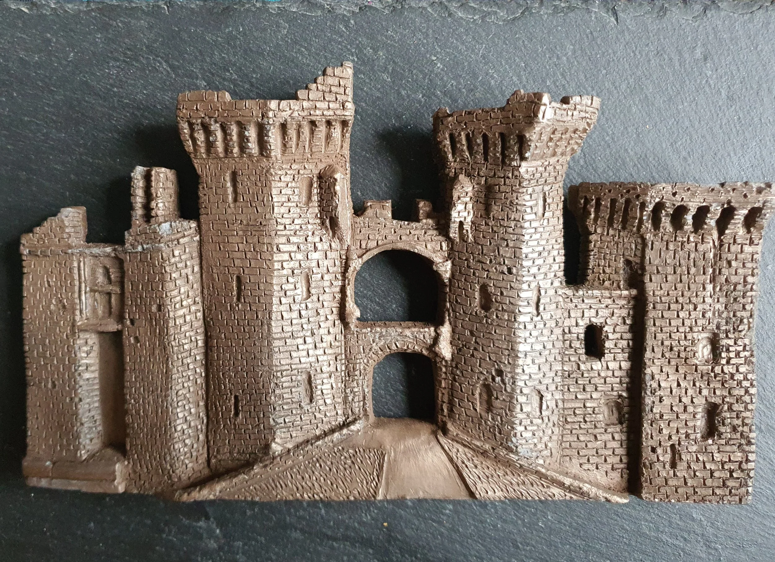 Raglan Castle Plaque 23 x 13 x 3 cm, 405g