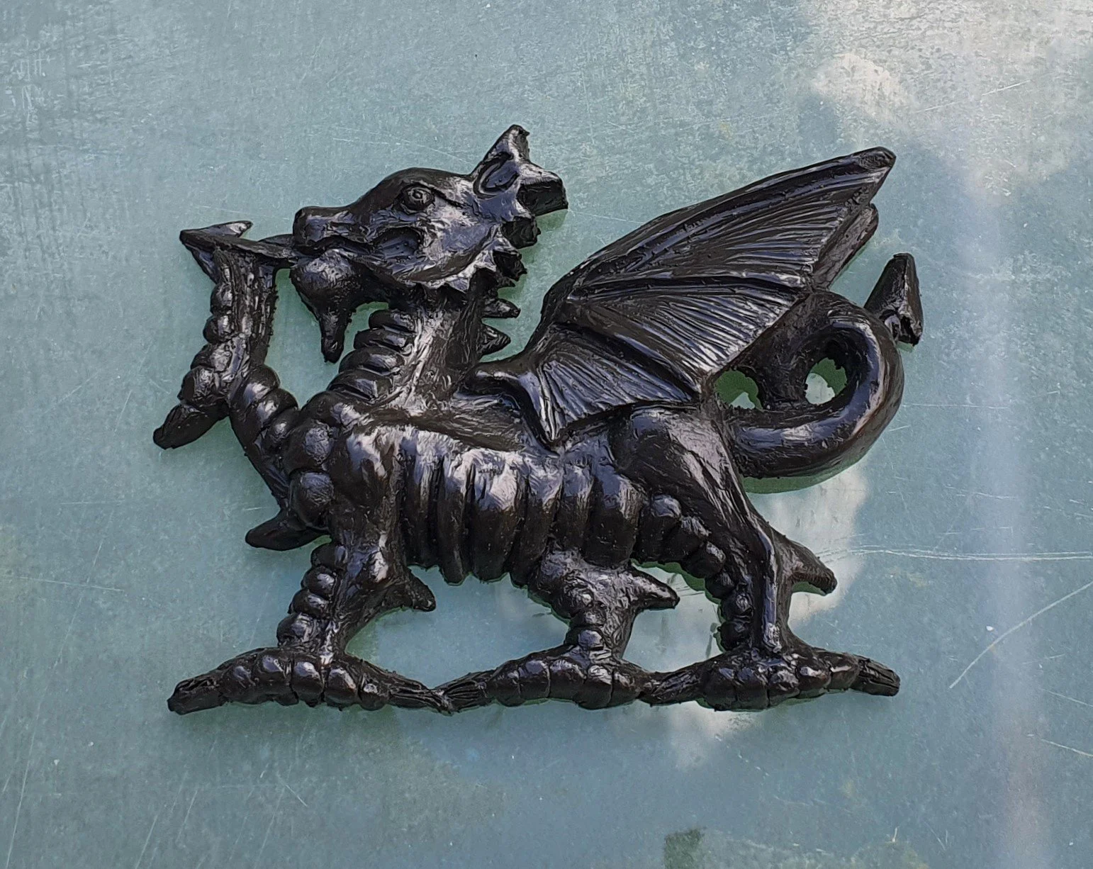 Small Classic Dragon ( 14 x 10 x 3.5cm )